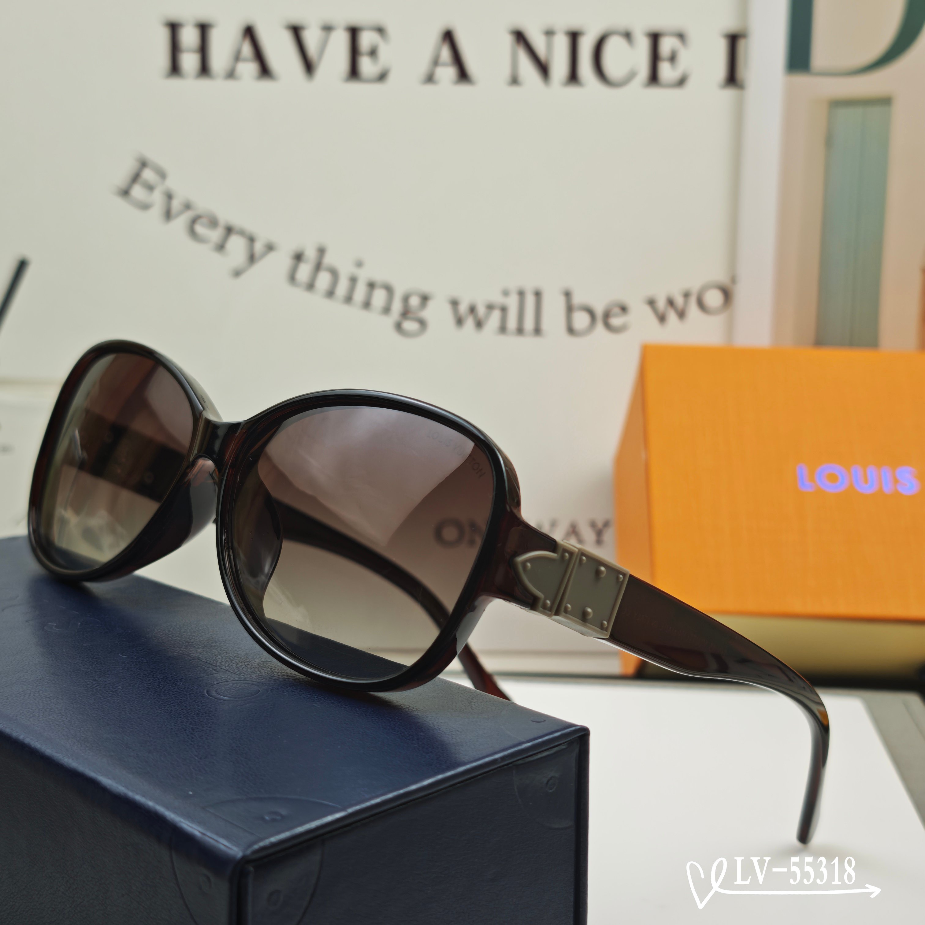 👓.【路易威登-LV】 🕶.【宝丽来树脂镜片】 ⭐️.【TR镜架轻便佩戴舒适】 🌟.【size：65-1