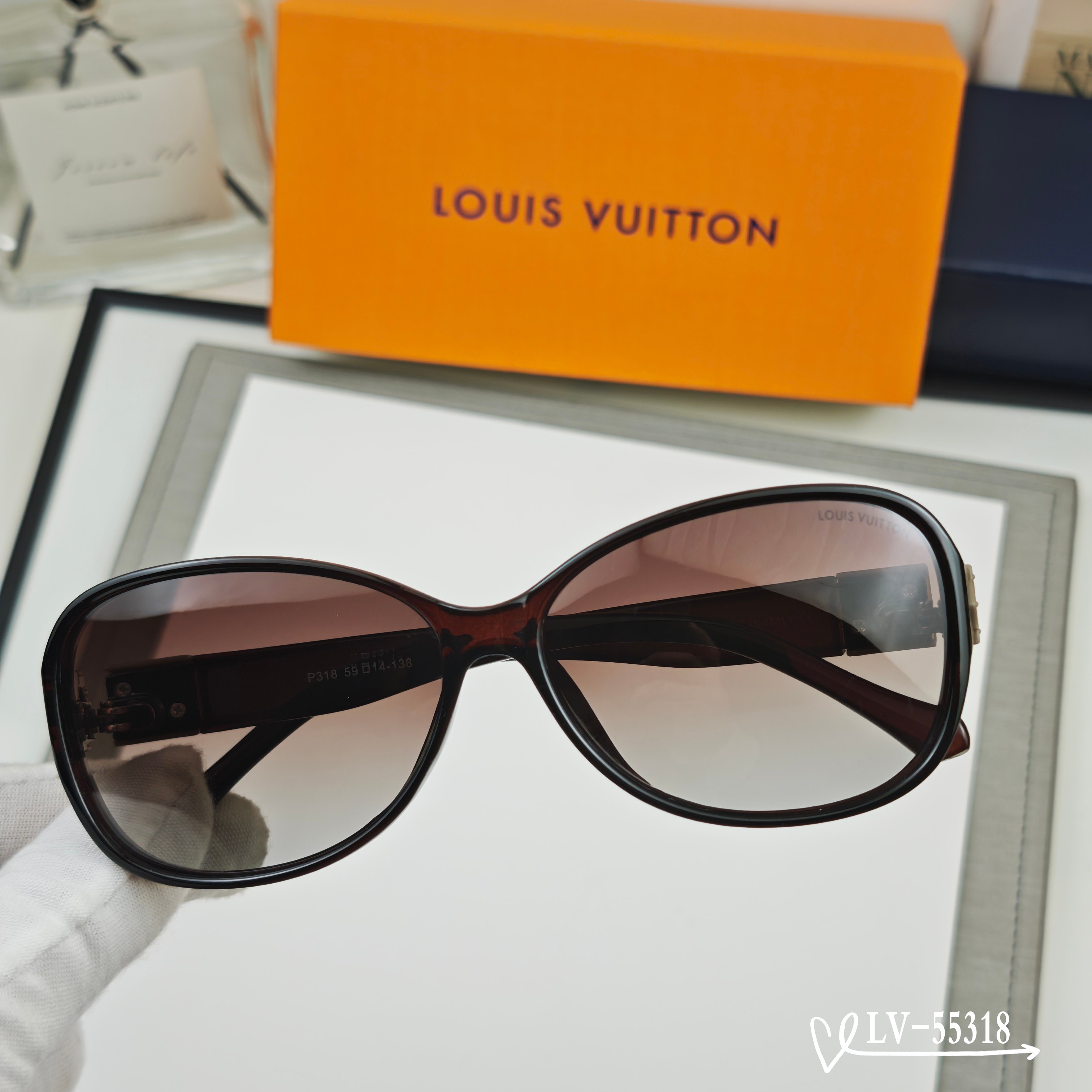 👓.【路易威登-LV】 🕶.【宝丽来树脂镜片】 ⭐️.【TR镜架轻便佩戴舒适】 🌟.【size：65-1
