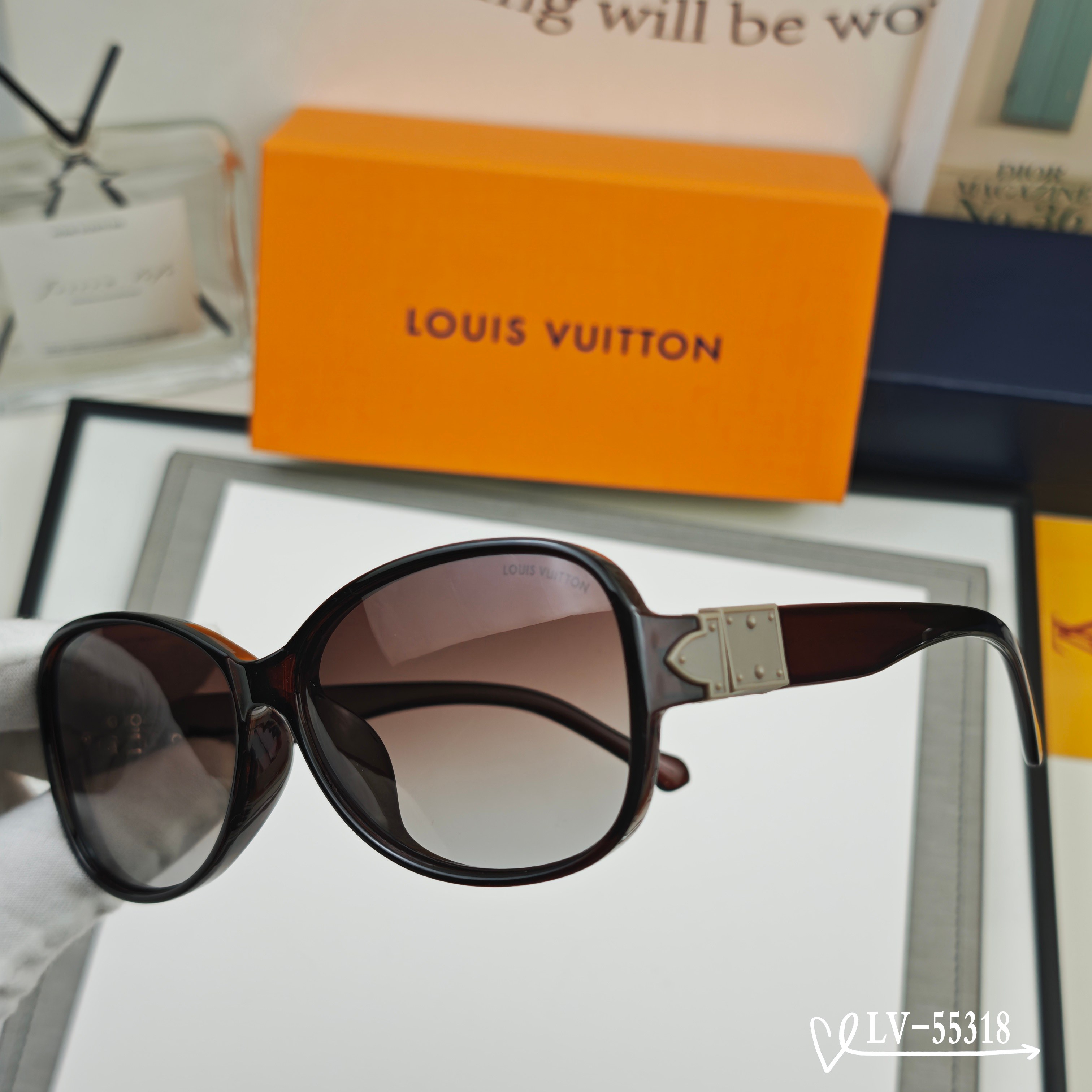 👓.【路易威登-LV】 🕶.【宝丽来树脂镜片】 ⭐️.【TR镜架轻便佩戴舒适】 🌟.【size：65-1