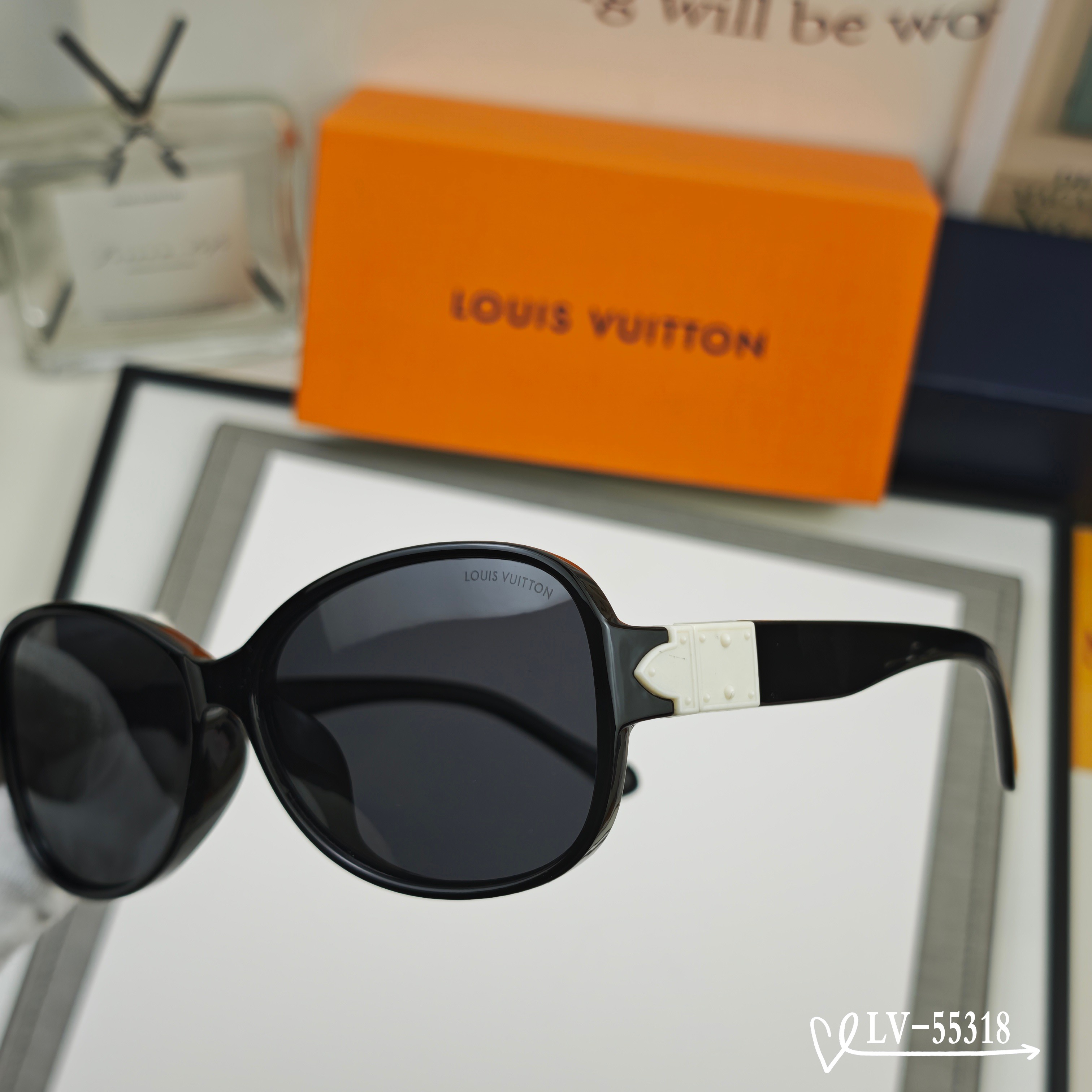 👓.【路易威登-LV】 🕶.【宝丽来树脂镜片】 ⭐️.【TR镜架轻便佩戴舒适】 🌟.【size：65-1