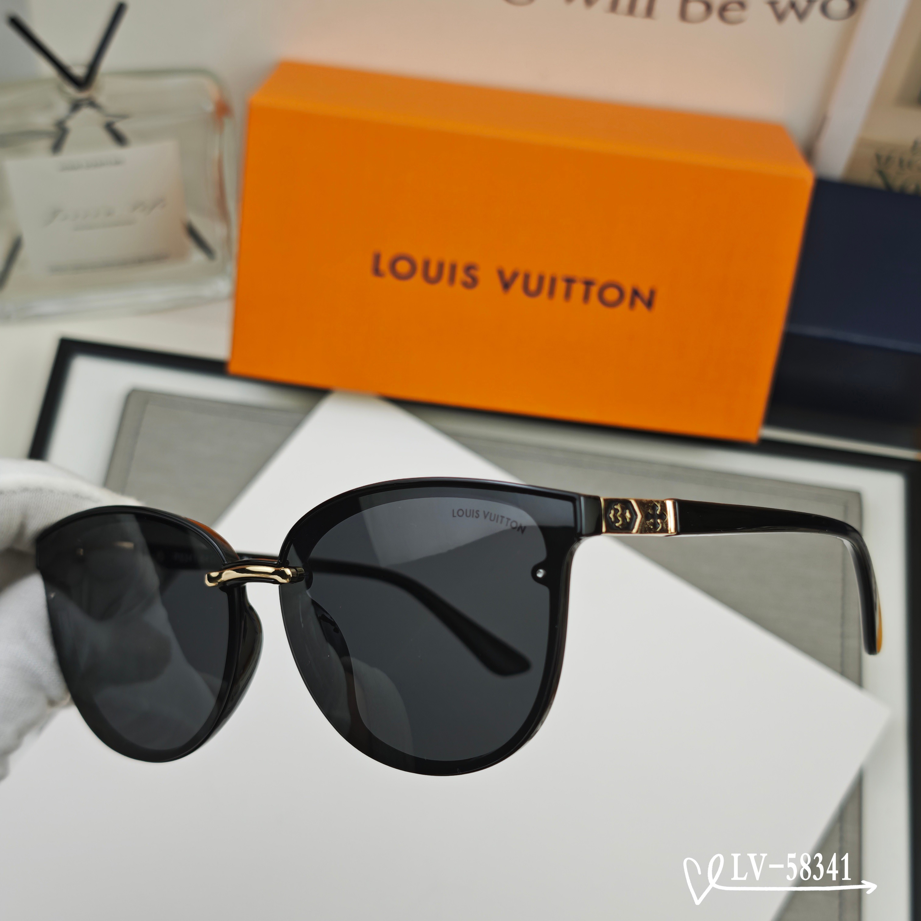 👓.【路易威登-LV】 🕶.【宝丽来树脂镜片】 ⭐️.【TR镜架轻便佩戴舒适】 🌟.【size：65-1