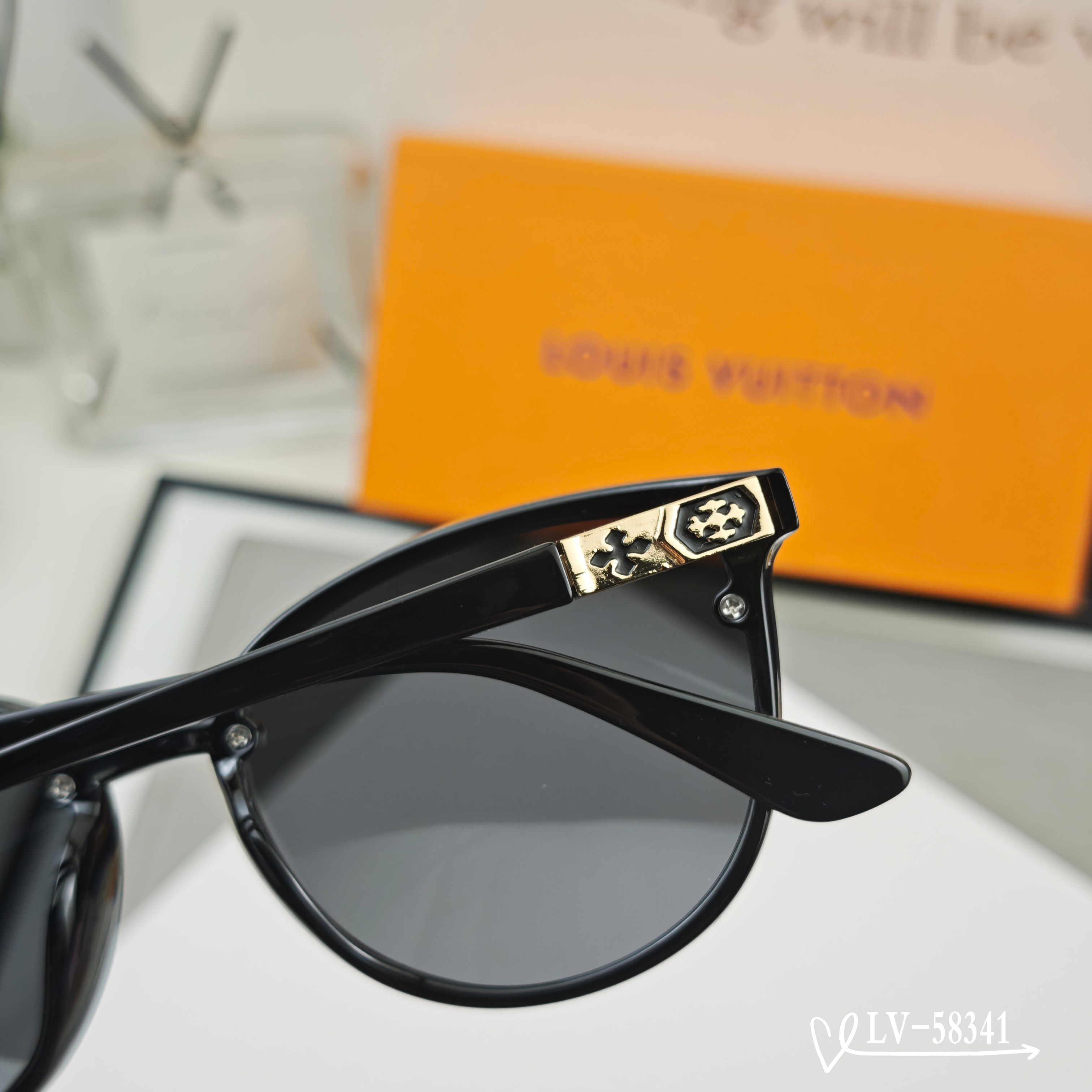 👓.【路易威登-LV】 🕶.【宝丽来树脂镜片】 ⭐️.【TR镜架轻便佩戴舒适】 🌟.【size：65-1