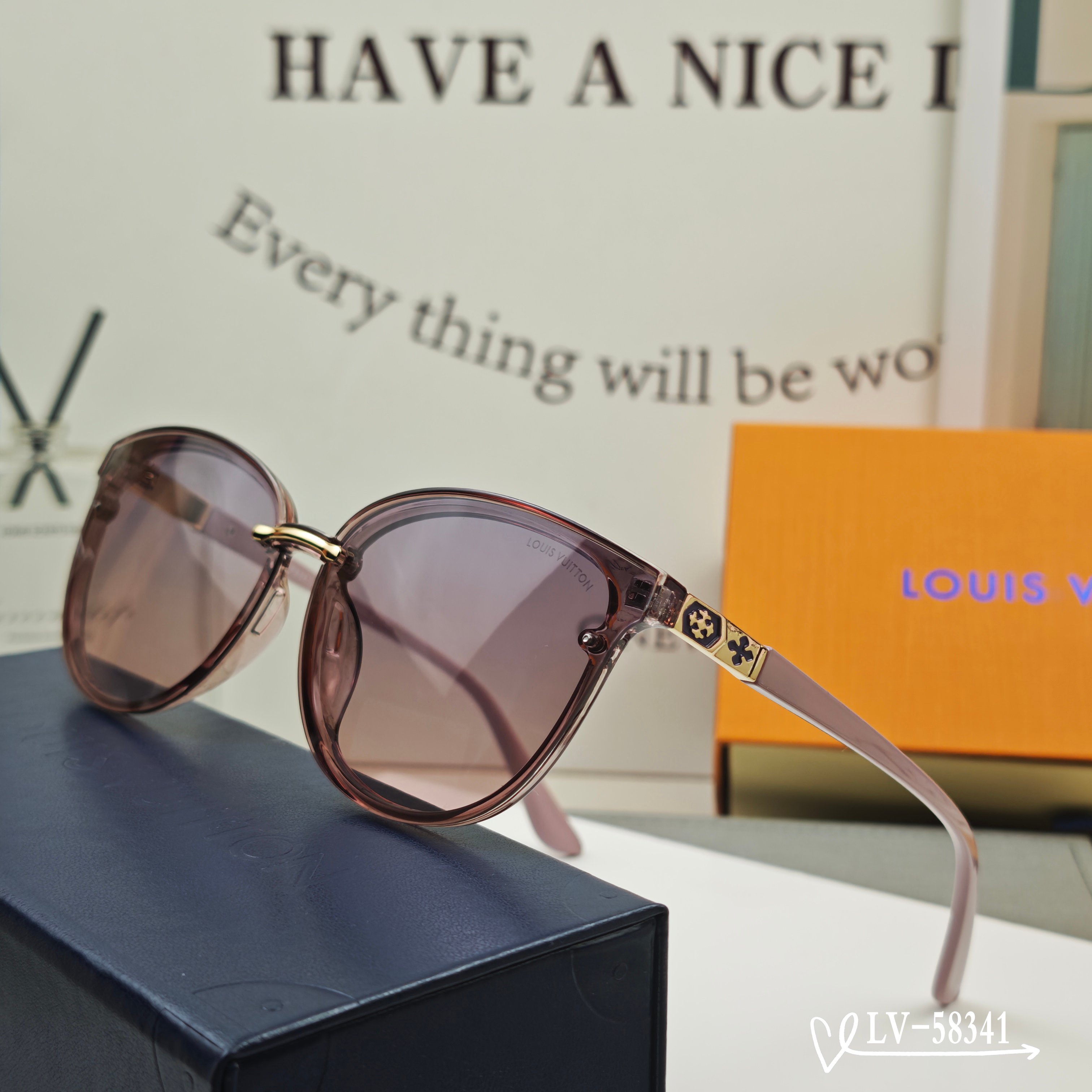 👓.【路易威登-LV】 🕶.【宝丽来树脂镜片】 ⭐️.【TR镜架轻便佩戴舒适】 🌟.【size：65-1