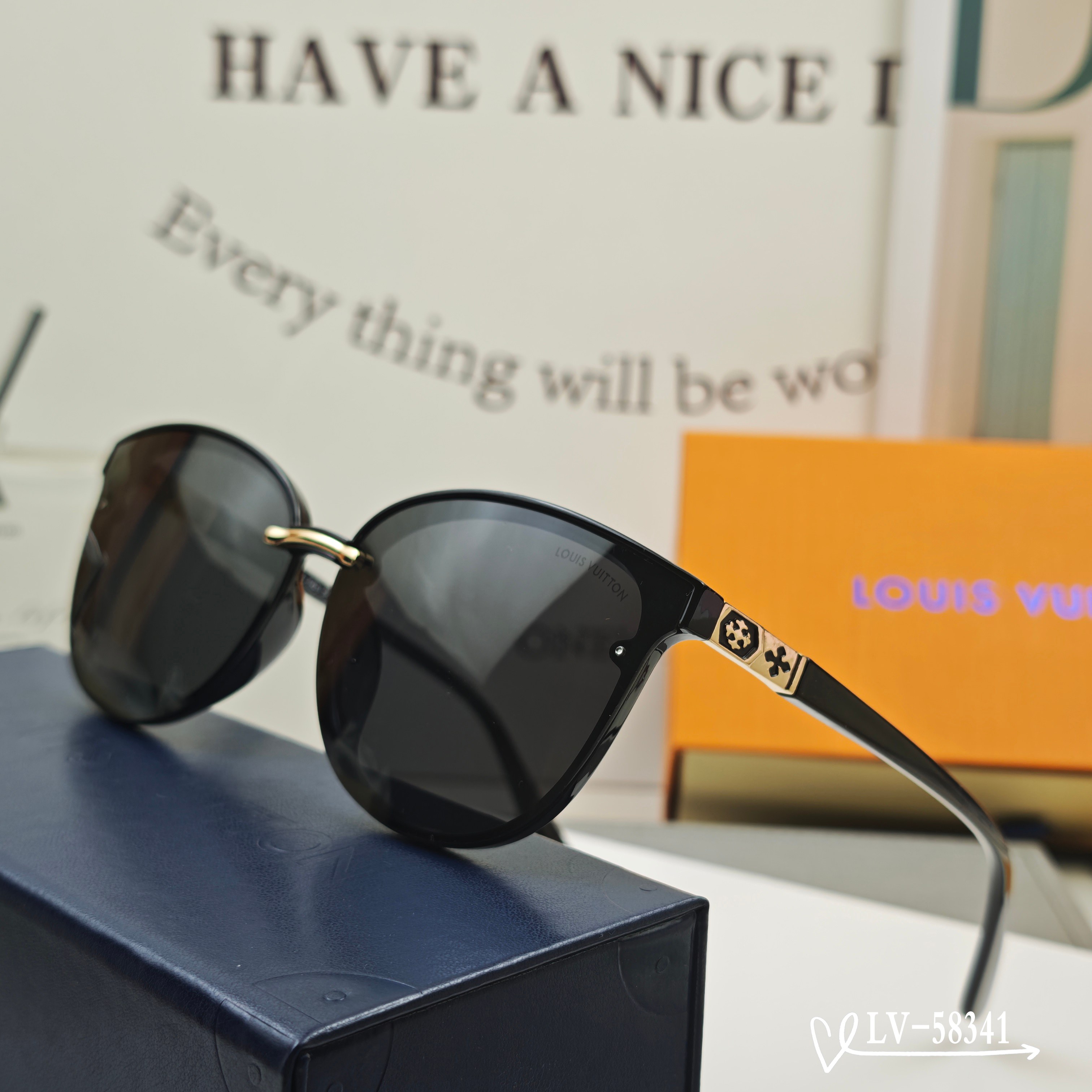 👓.【路易威登-LV】 🕶.【宝丽来树脂镜片】 ⭐️.【TR镜架轻便佩戴舒适】 🌟.【size：65-1