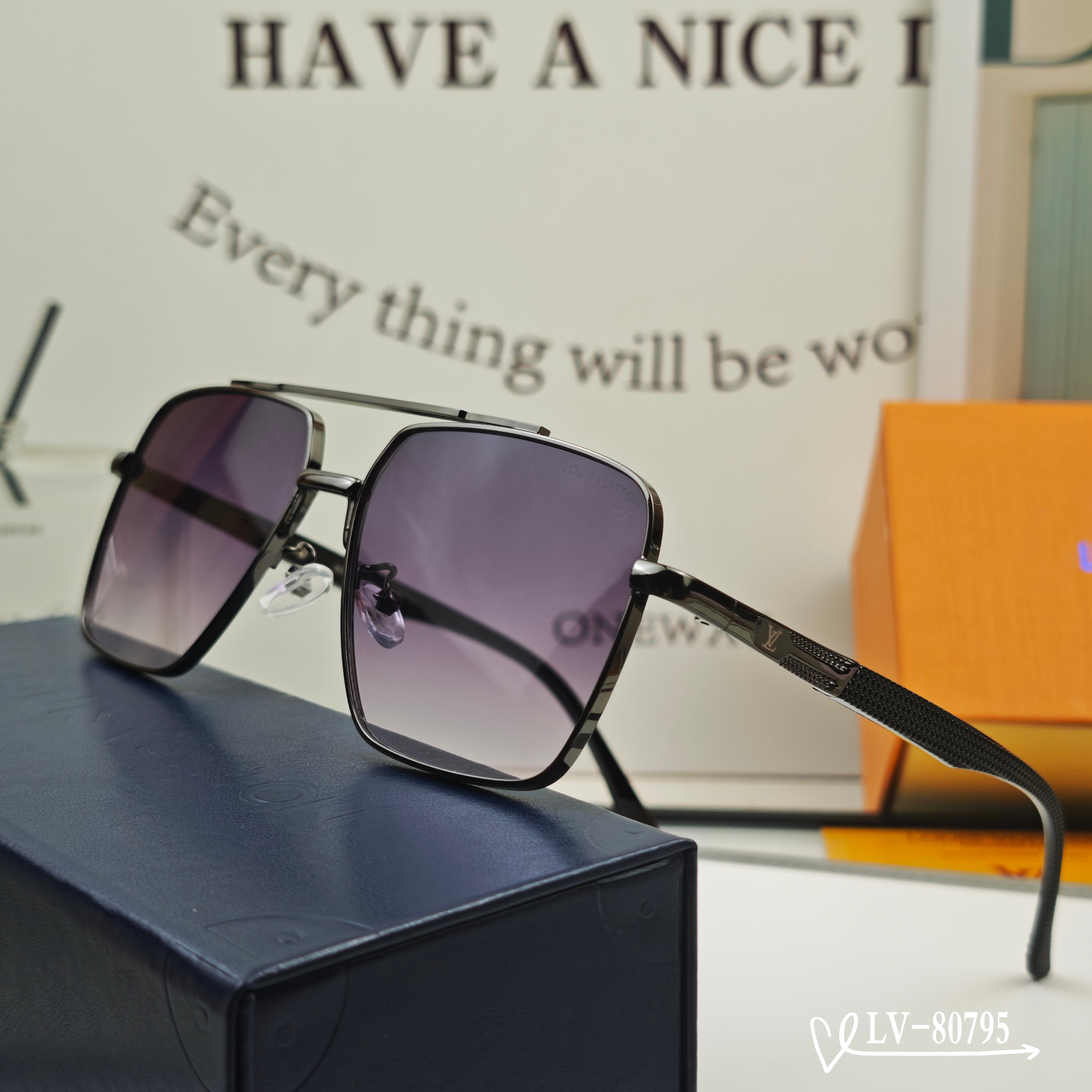 👓.【LV-路易威登】 🕶️.【宝丽来树脂偏光镜片】 ⭐️.【金属镜架轻便佩戴舒适】 🌟.【size 5