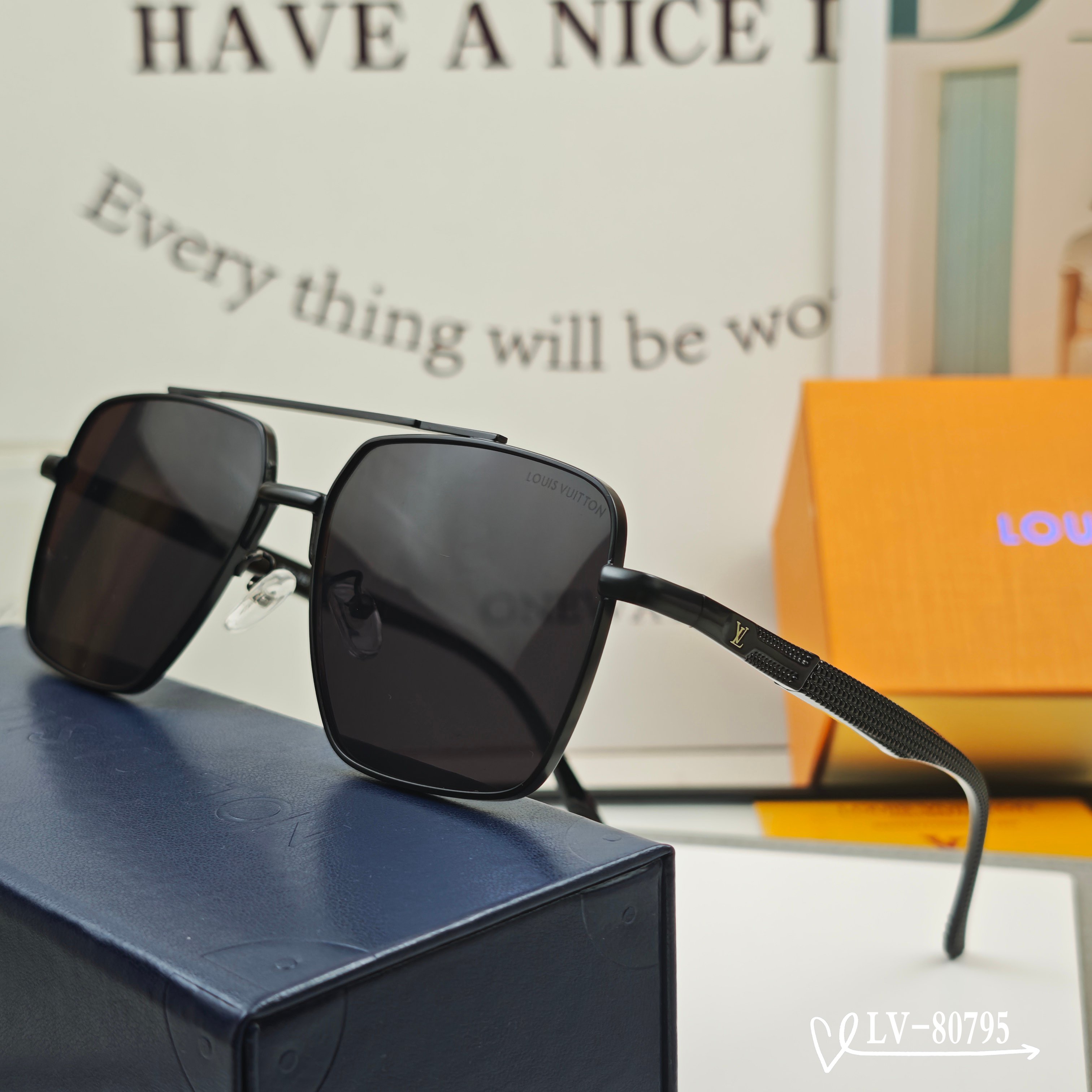 👓.【LV-路易威登】 🕶️.【宝丽来树脂偏光镜片】 ⭐️.【金属镜架轻便佩戴舒适】 🌟.【size 5