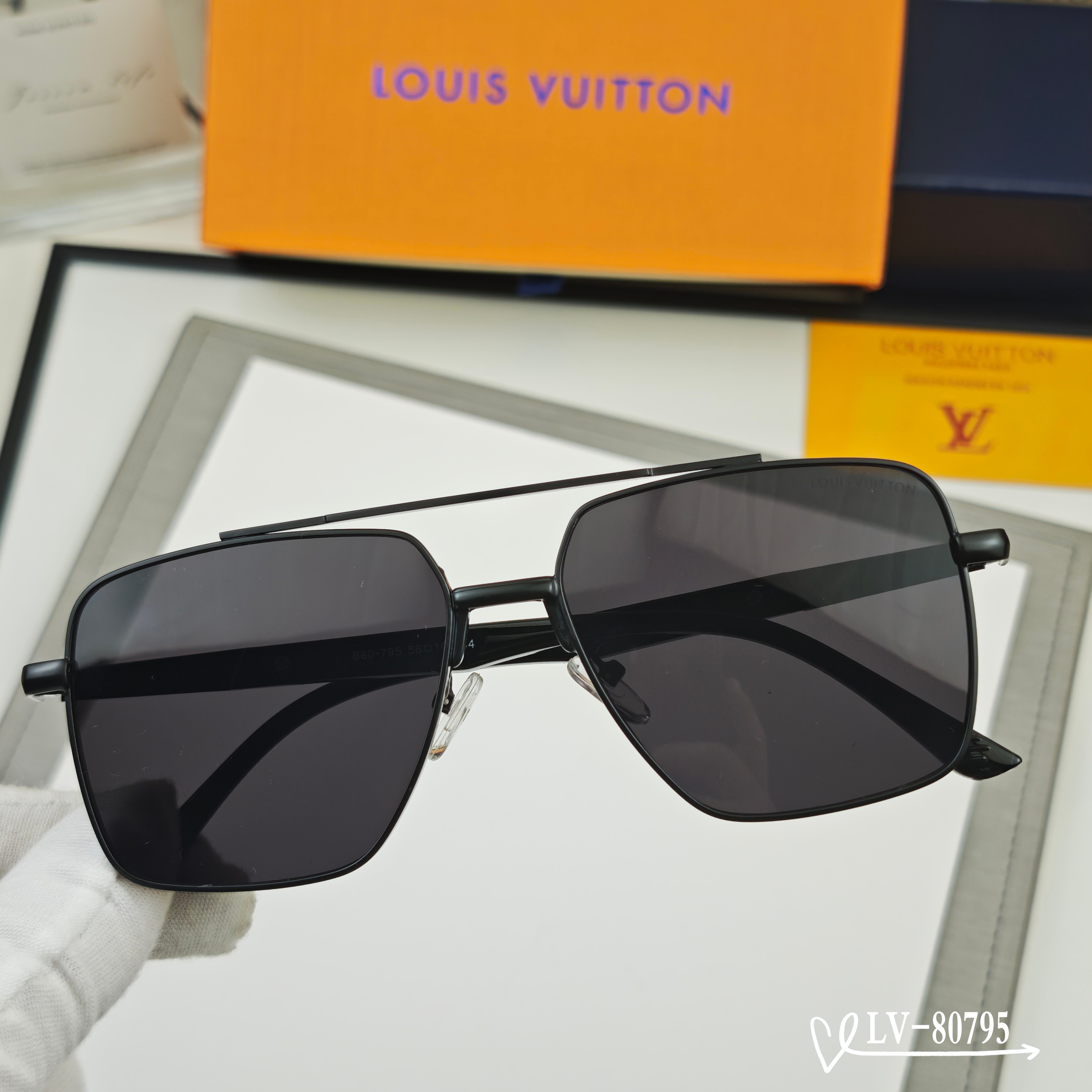 👓.【LV-路易威登】 🕶️.【宝丽来树脂偏光镜片】 ⭐️.【金属镜架轻便佩戴舒适】 🌟.【size 5