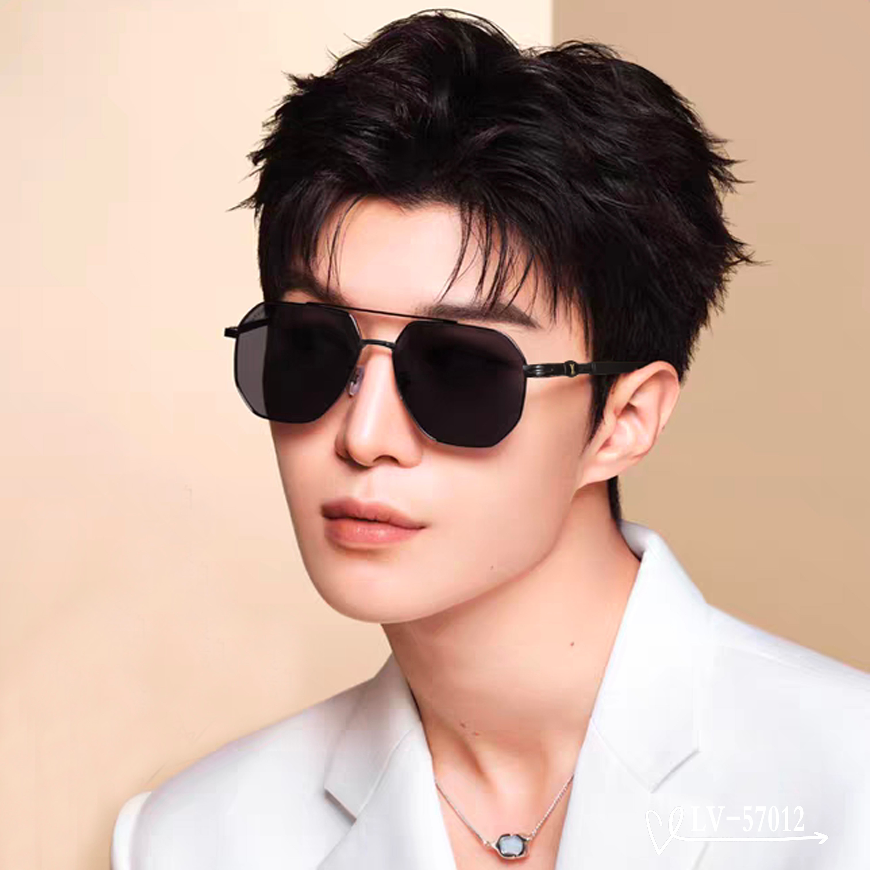 👓.【LV-路易威登】 🕶️.【宝丽来树脂偏光镜片】 ⭐️.【金属镜架轻便佩戴舒适】 🌟.【size 5