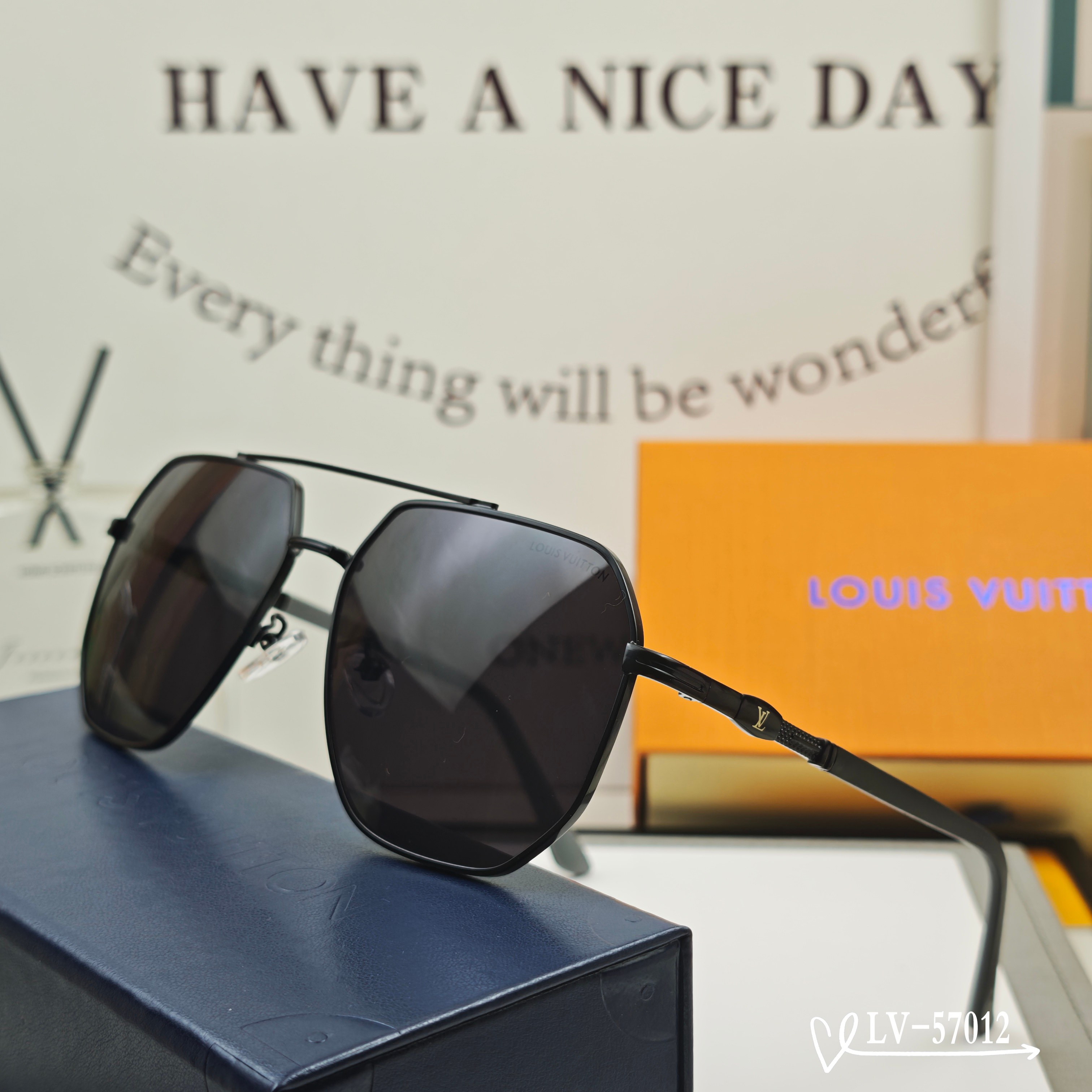 👓.【LV-路易威登】 🕶️.【宝丽来树脂偏光镜片】 ⭐️.【金属镜架轻便佩戴舒适】 🌟.【size 5