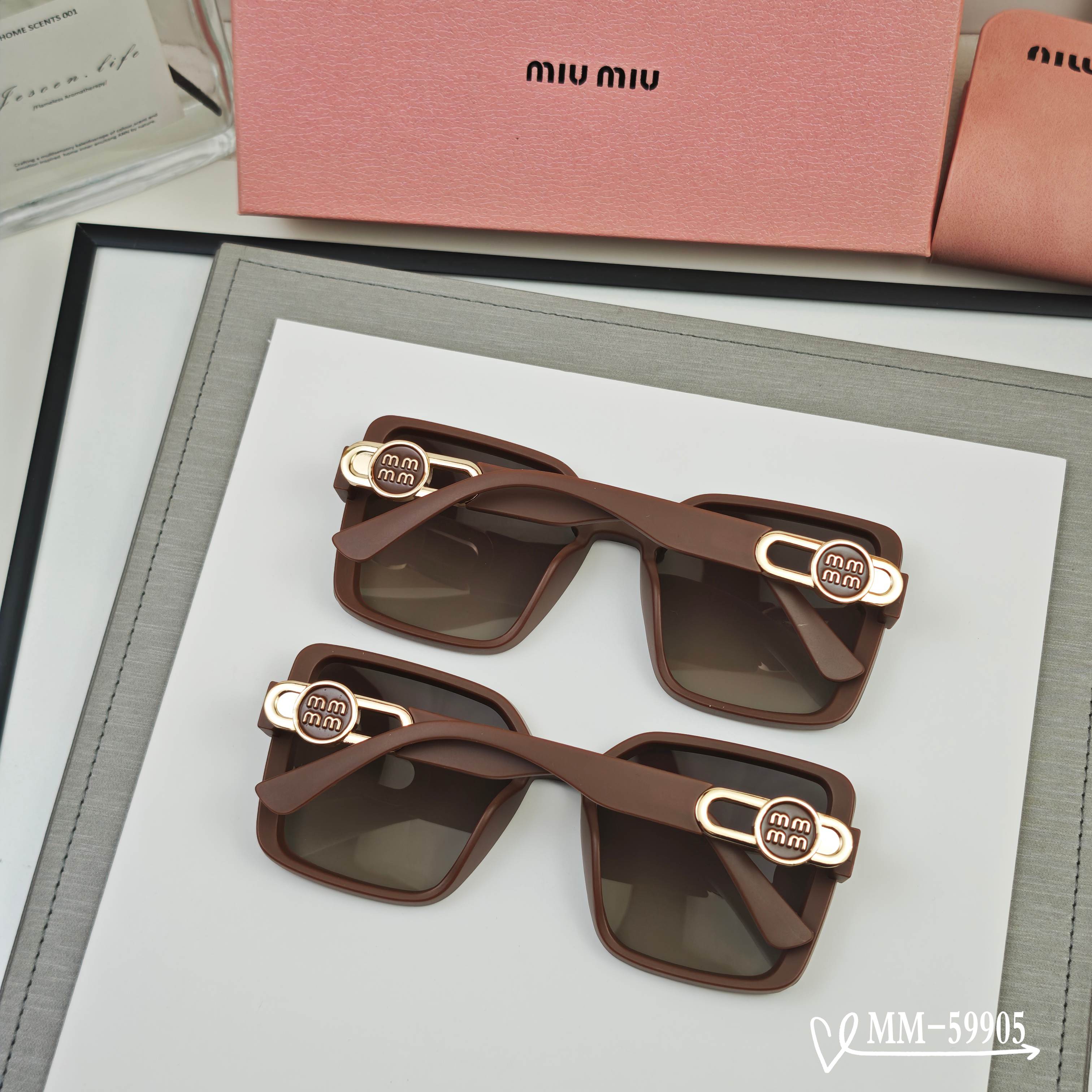 👓.【意大利谬谬-miumiu】 🕶.【宝丽来树脂偏光镜片】 ⭐️.【TR90镜架轻便佩戴舒适】 🌟.【
