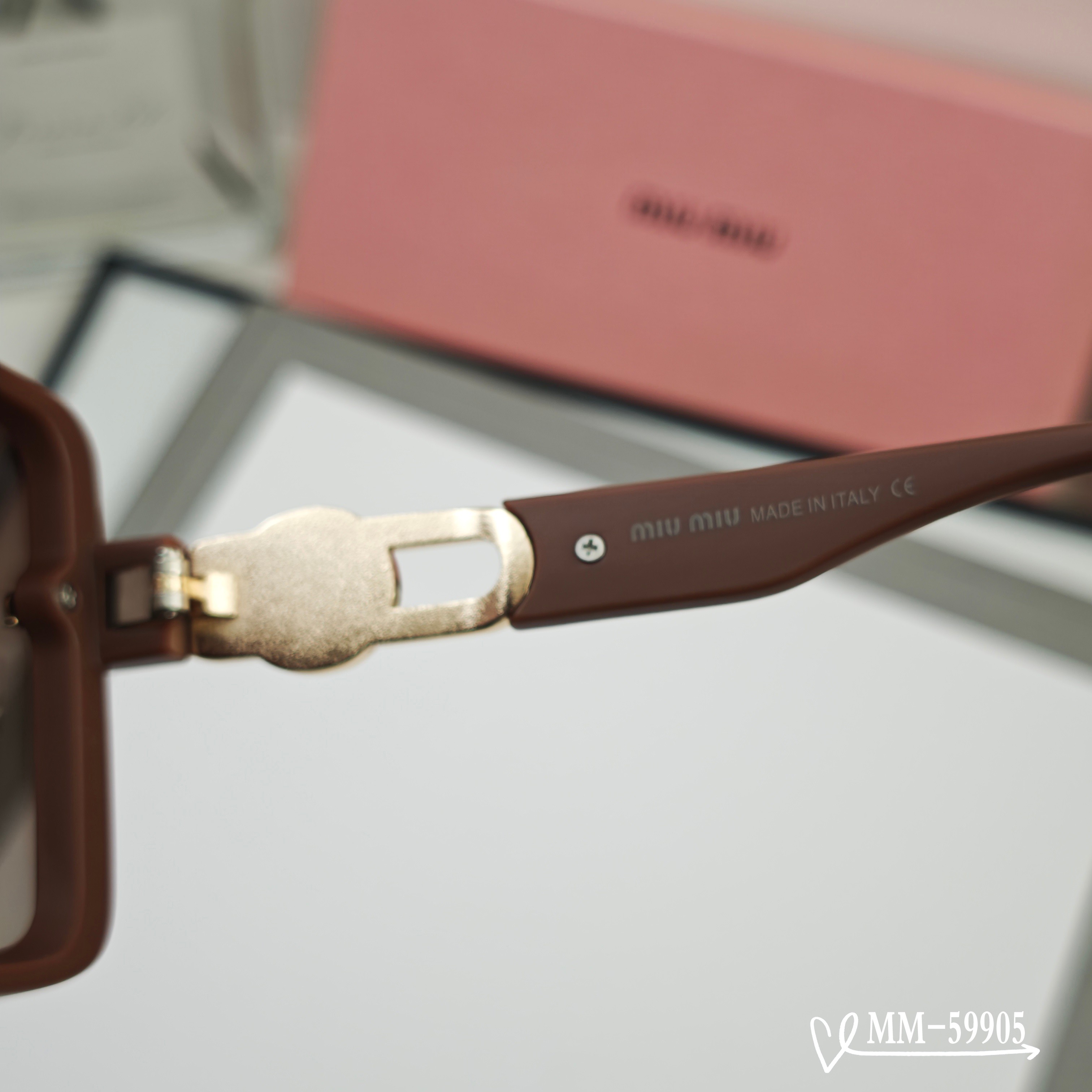 👓.【意大利谬谬-miumiu】 🕶.【宝丽来树脂偏光镜片】 ⭐️.【TR90镜架轻便佩戴舒适】 🌟.【