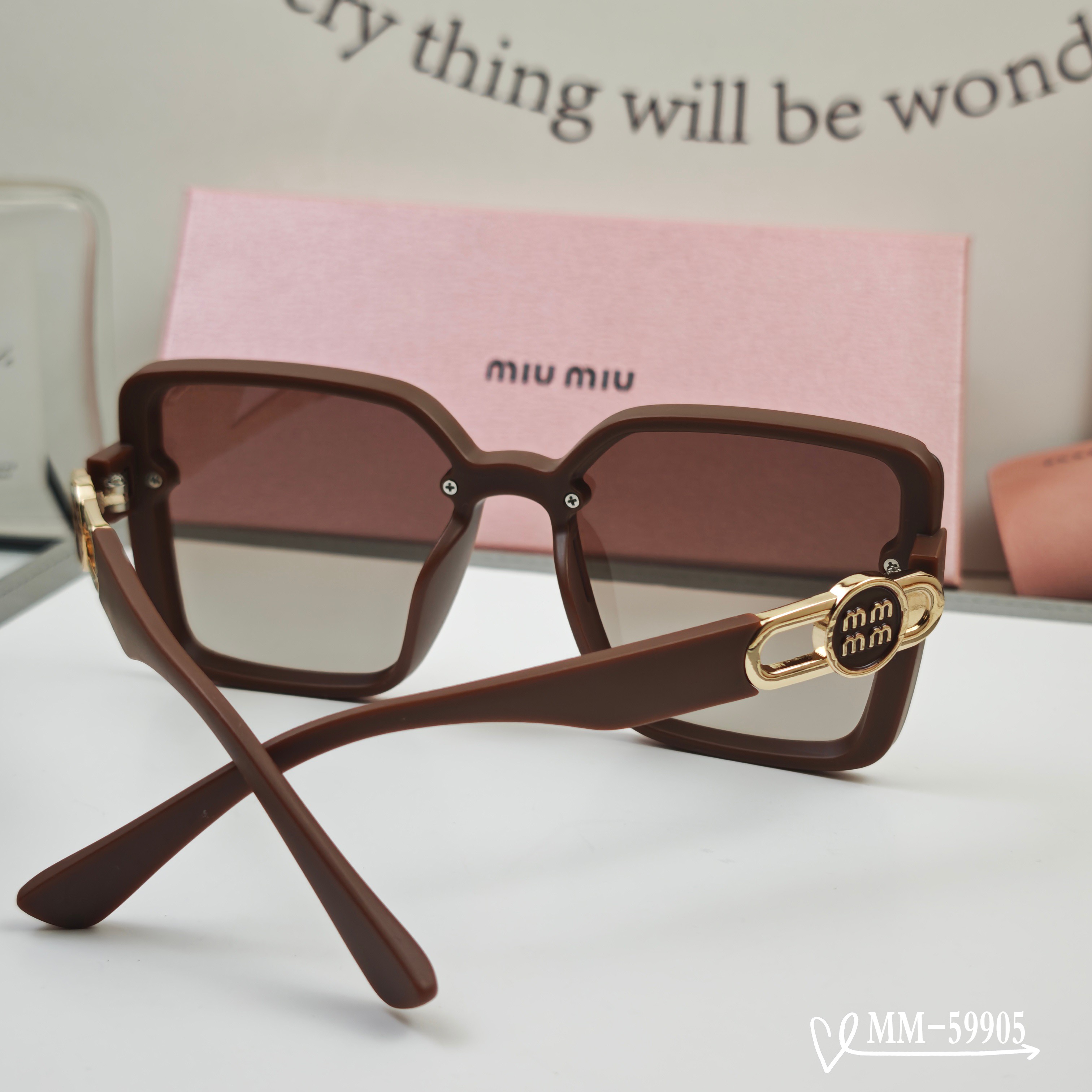 👓.【意大利谬谬-miumiu】 🕶.【宝丽来树脂偏光镜片】 ⭐️.【TR90镜架轻便佩戴舒适】 🌟.【