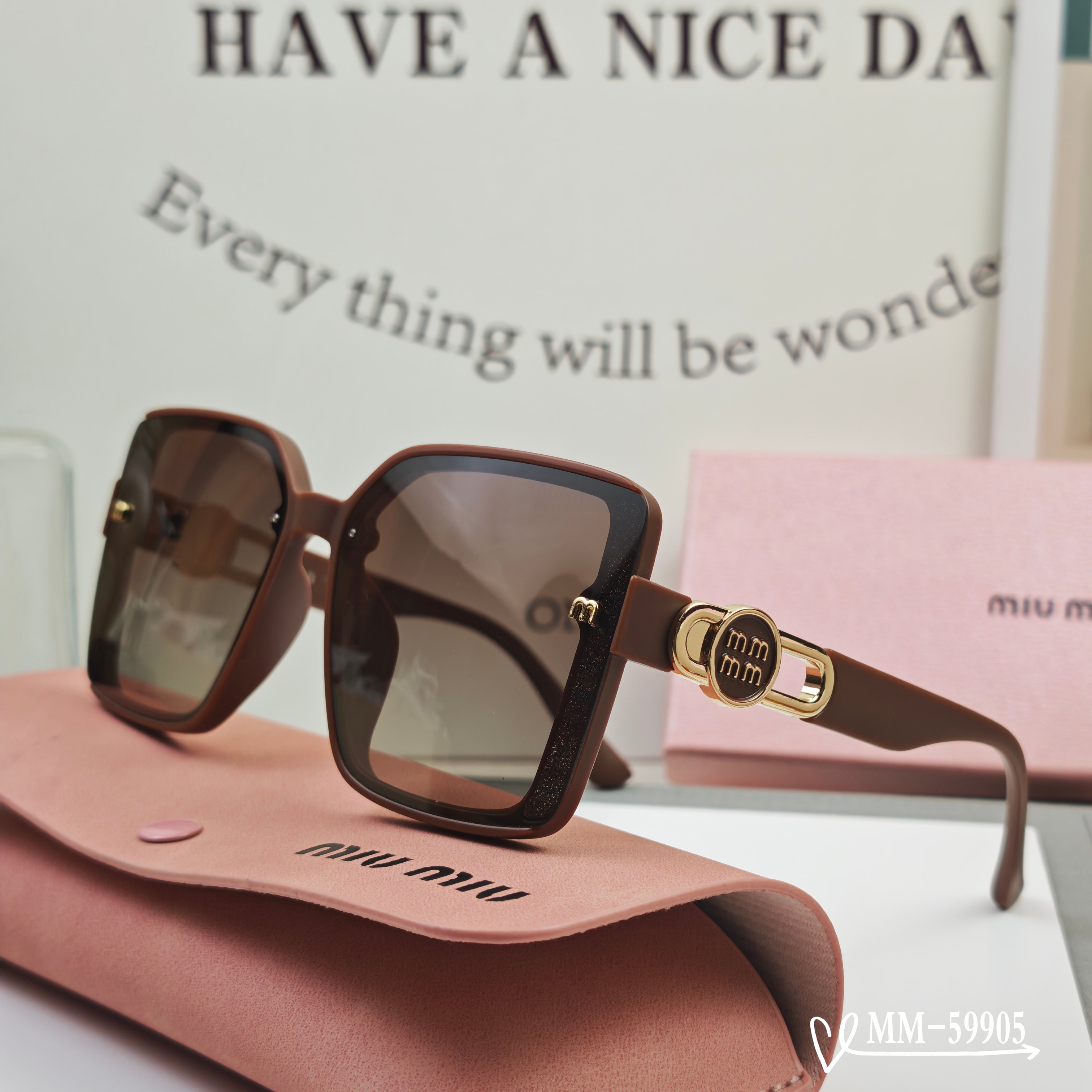 👓.【意大利谬谬-miumiu】 🕶.【宝丽来树脂偏光镜片】 ⭐️.【TR90镜架轻便佩戴舒适】 🌟.【