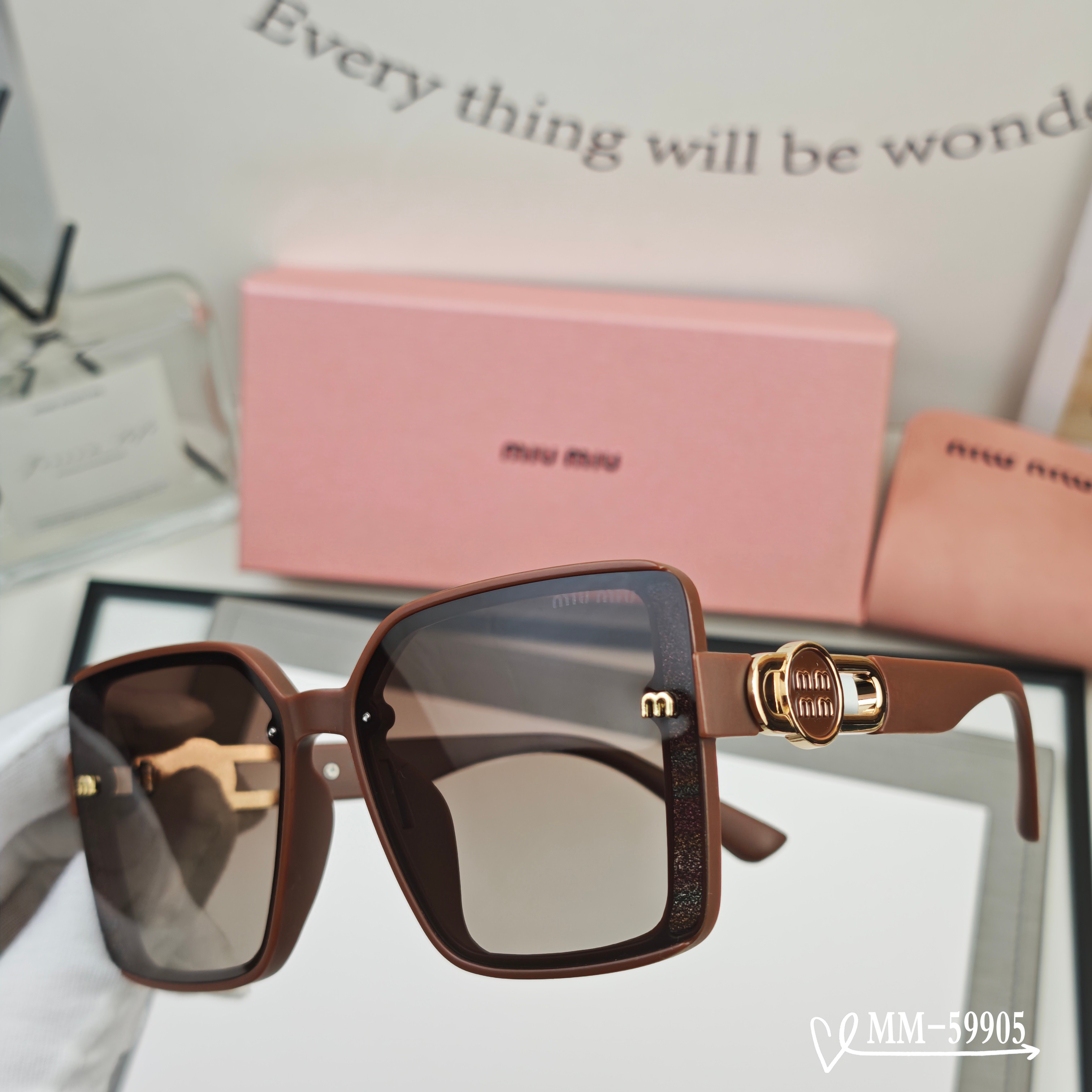 👓.【意大利谬谬-miumiu】 🕶.【宝丽来树脂偏光镜片】 ⭐️.【TR90镜架轻便佩戴舒适】 🌟.【