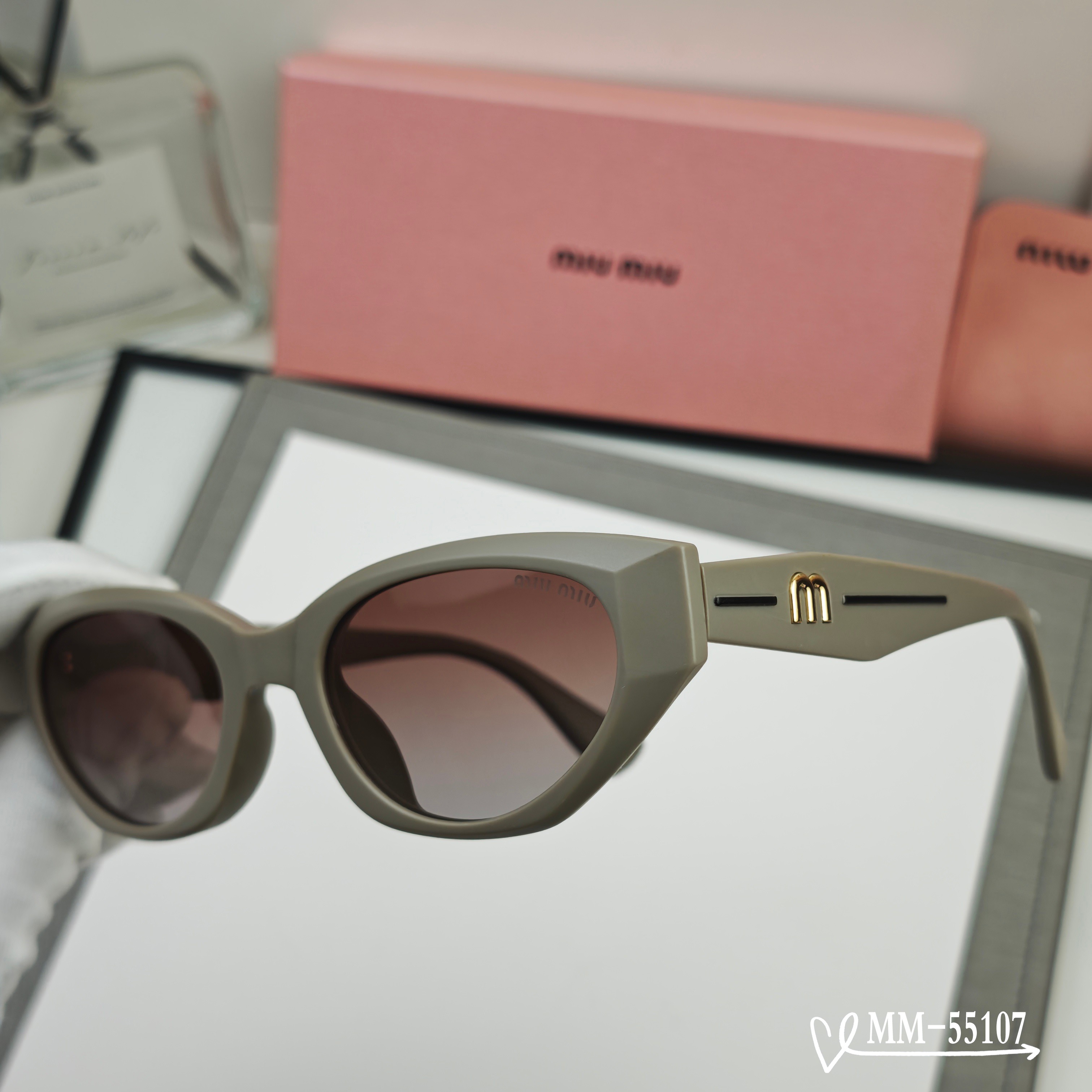 👓.【意大利谬谬-miumiu】 🕶.【宝丽来树脂偏光镜片】 ⭐️.【TR90镜架轻便佩戴舒适】 🌟.【