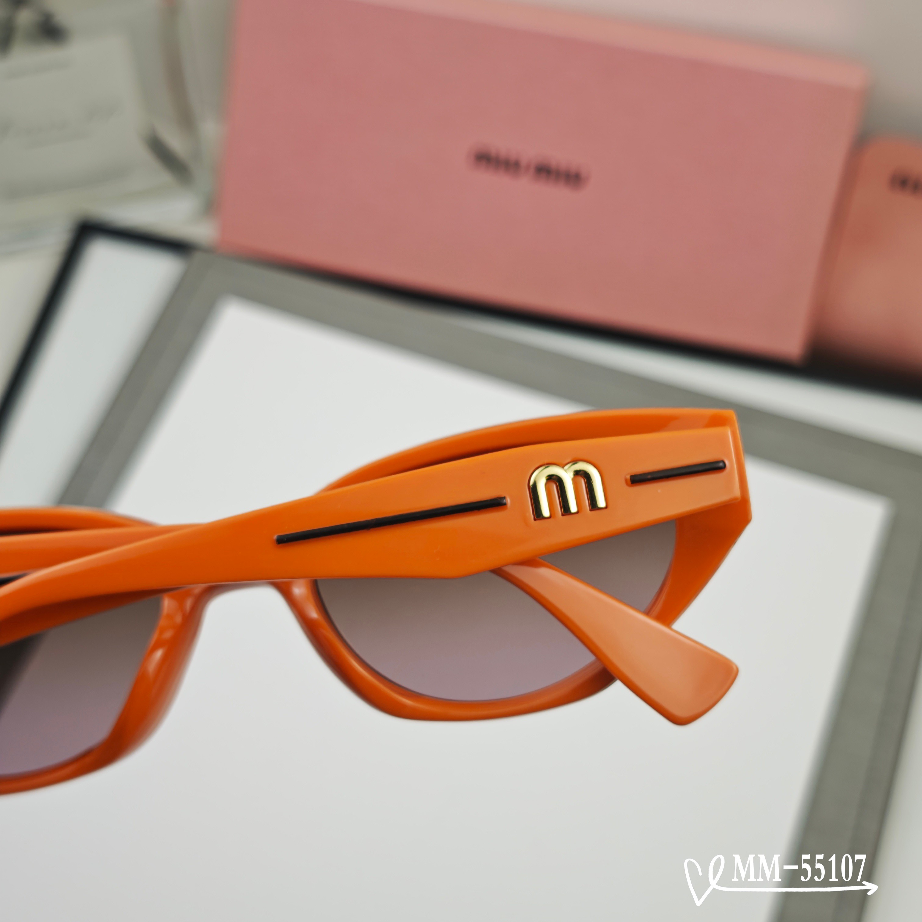 👓.【意大利谬谬-miumiu】 🕶.【宝丽来树脂偏光镜片】 ⭐️.【TR90镜架轻便佩戴舒适】 🌟.【