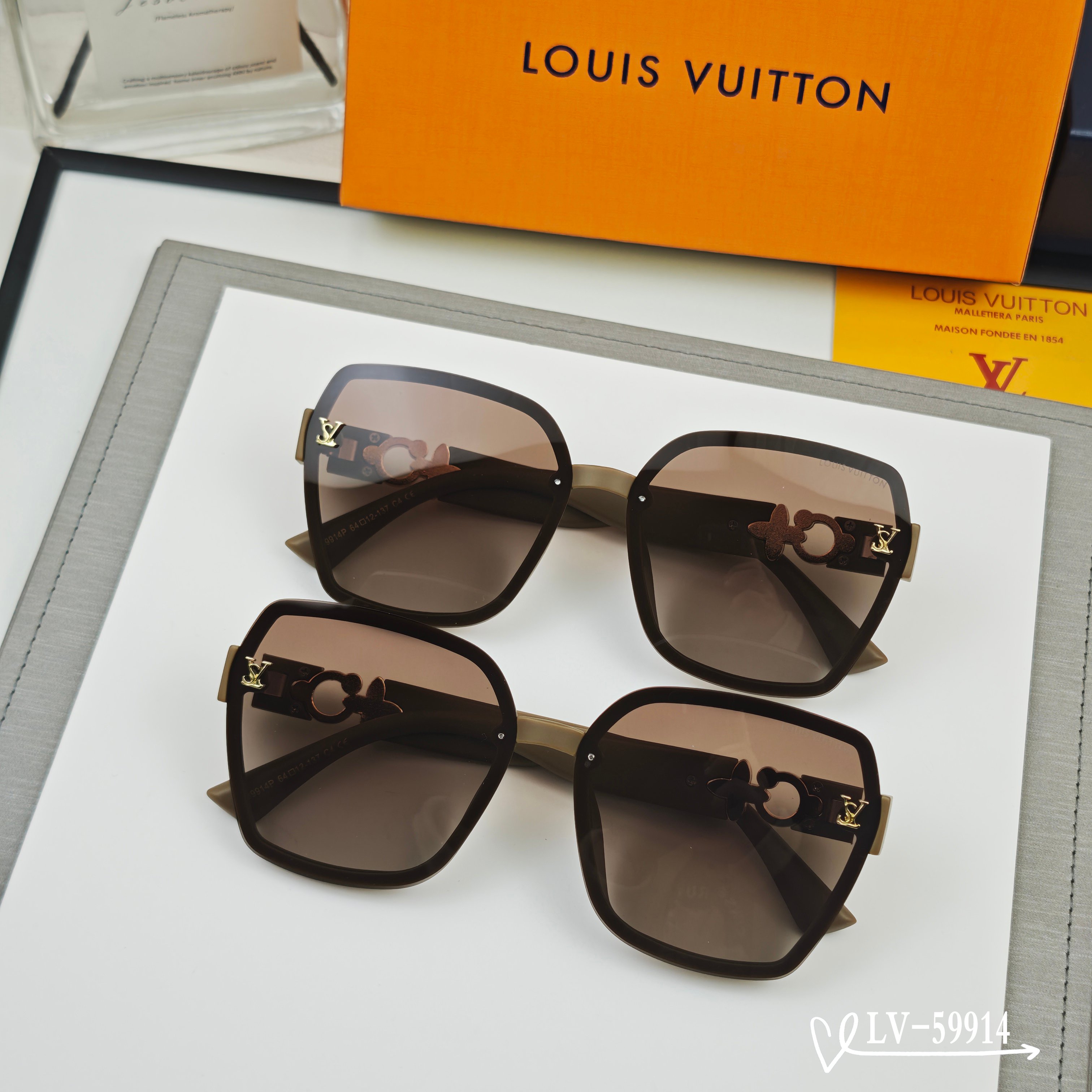 👓.【路易威登-LV】 🕶.【宝丽来树脂镜片】 ⭐️.【TR镜架轻便佩戴舒适】 🌟.【size：65-1