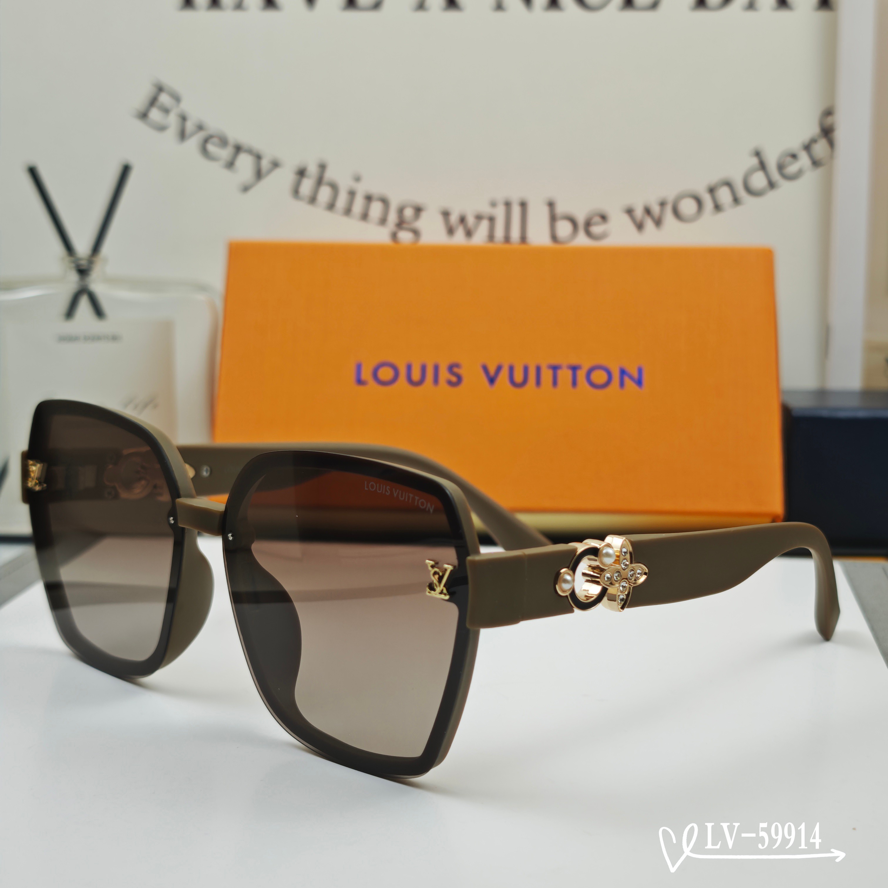 👓.【路易威登-LV】 🕶.【宝丽来树脂镜片】 ⭐️.【TR镜架轻便佩戴舒适】 🌟.【size：65-1