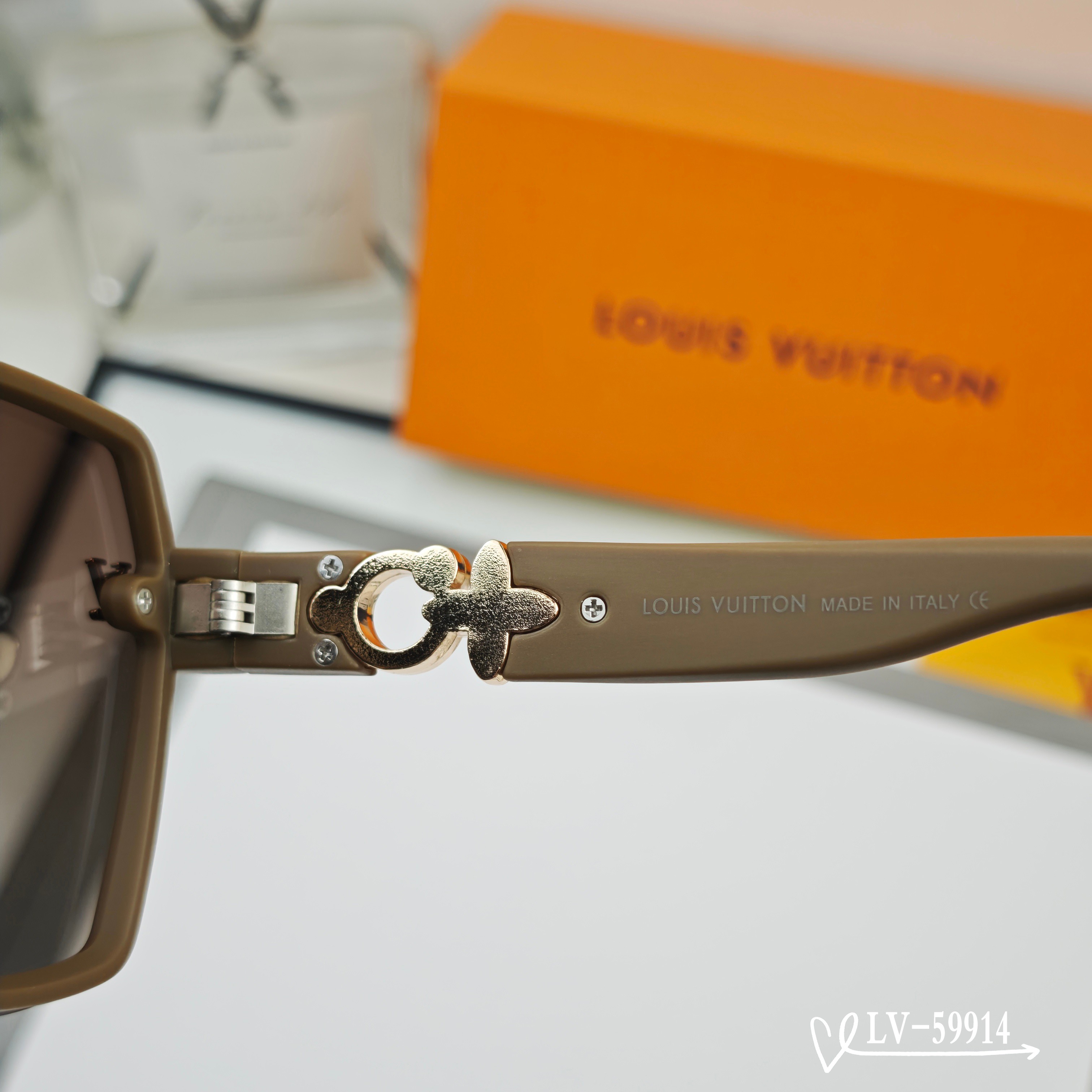 👓.【路易威登-LV】 🕶.【宝丽来树脂镜片】 ⭐️.【TR镜架轻便佩戴舒适】 🌟.【size：65-1