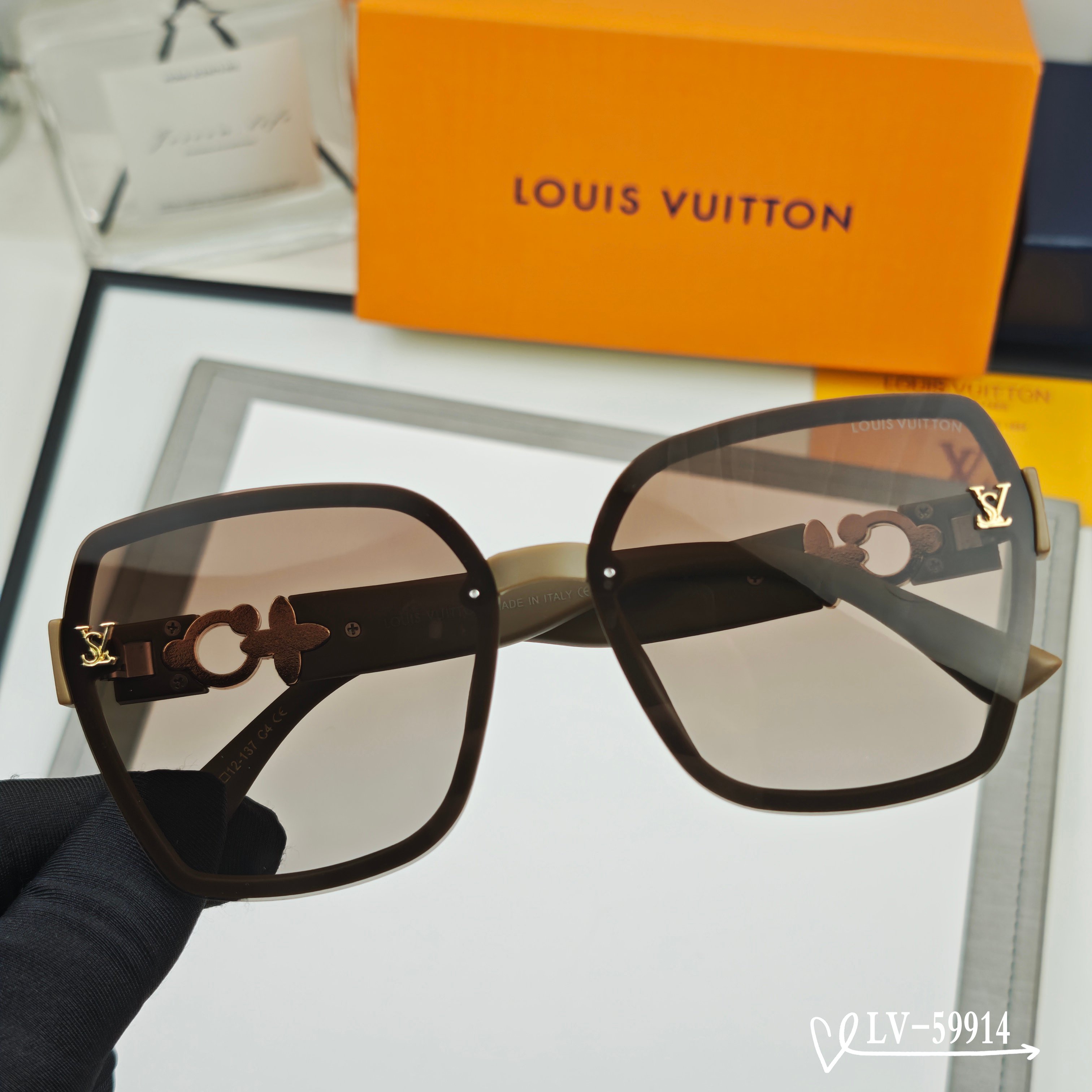 👓.【路易威登-LV】 🕶.【宝丽来树脂镜片】 ⭐️.【TR镜架轻便佩戴舒适】 🌟.【size：65-1