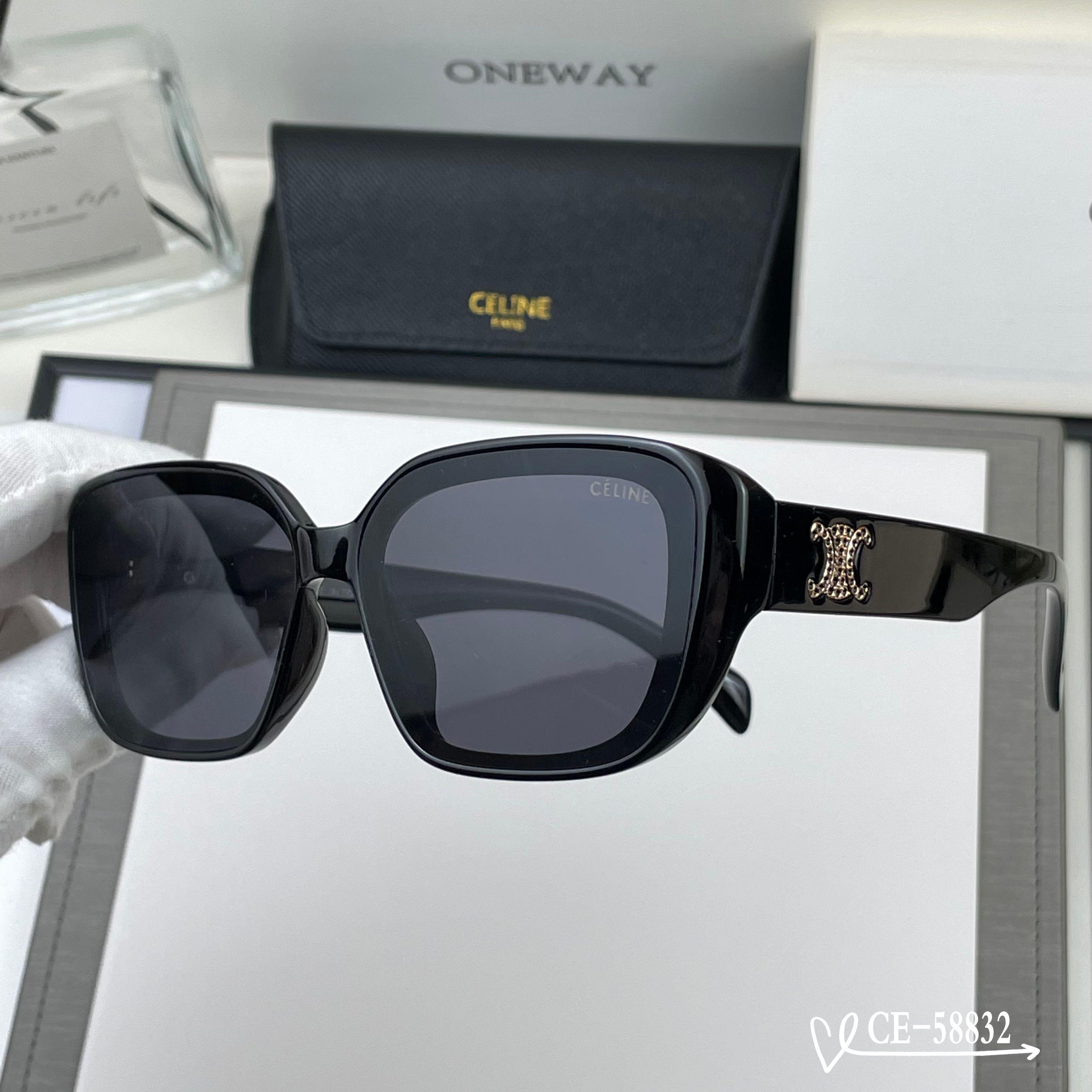 👓.【法国塞林-CELINE】 🕶️.【宝丽来树脂偏光镜片】 ⭐️.【TR90镜架轻便佩戴舒适】 🌟.【