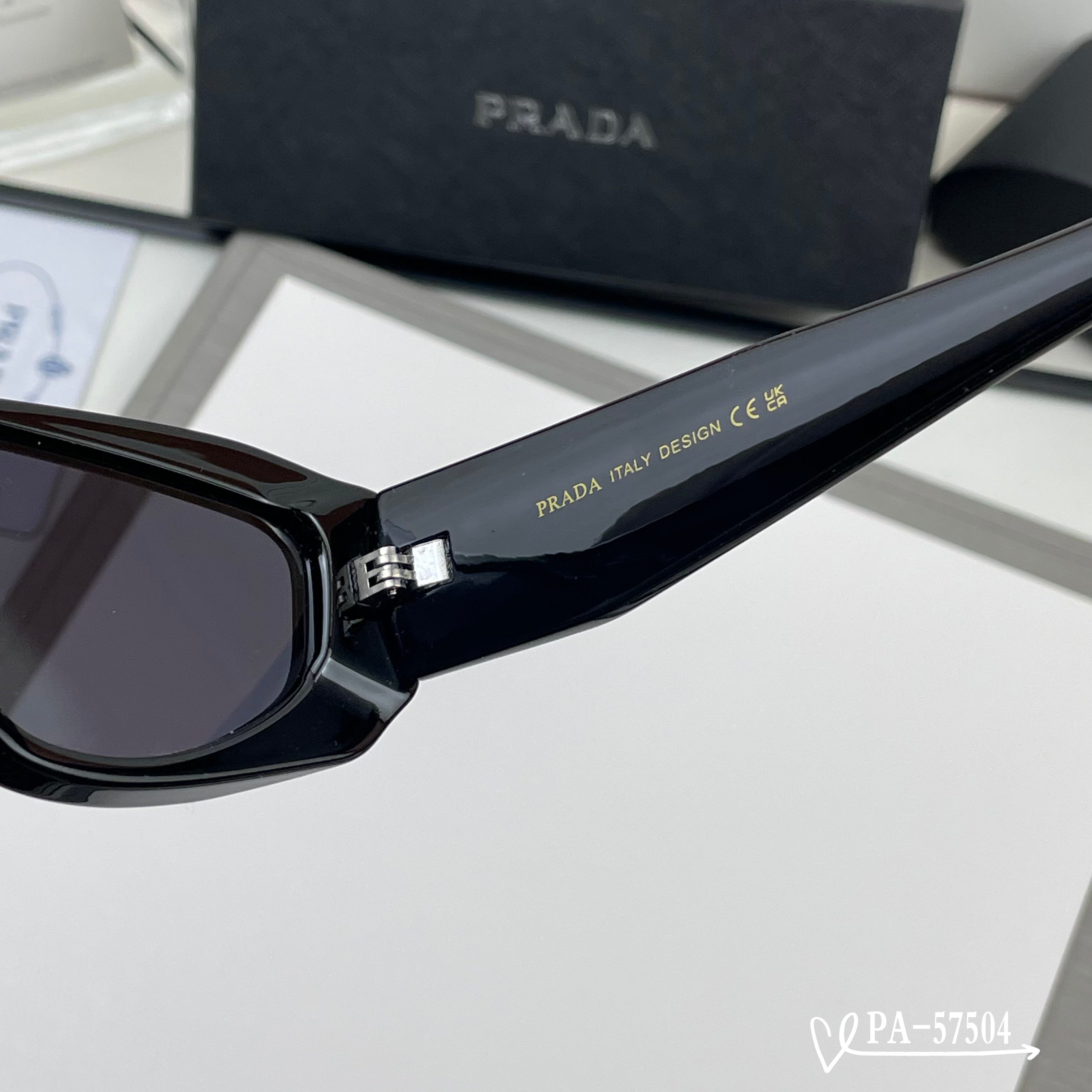 👓.【PRADA-普拉达】 🕶.【宝丽来树脂镜片】 ⭐️.【TR镜架轻便佩戴舒适】 🌟.【size：65