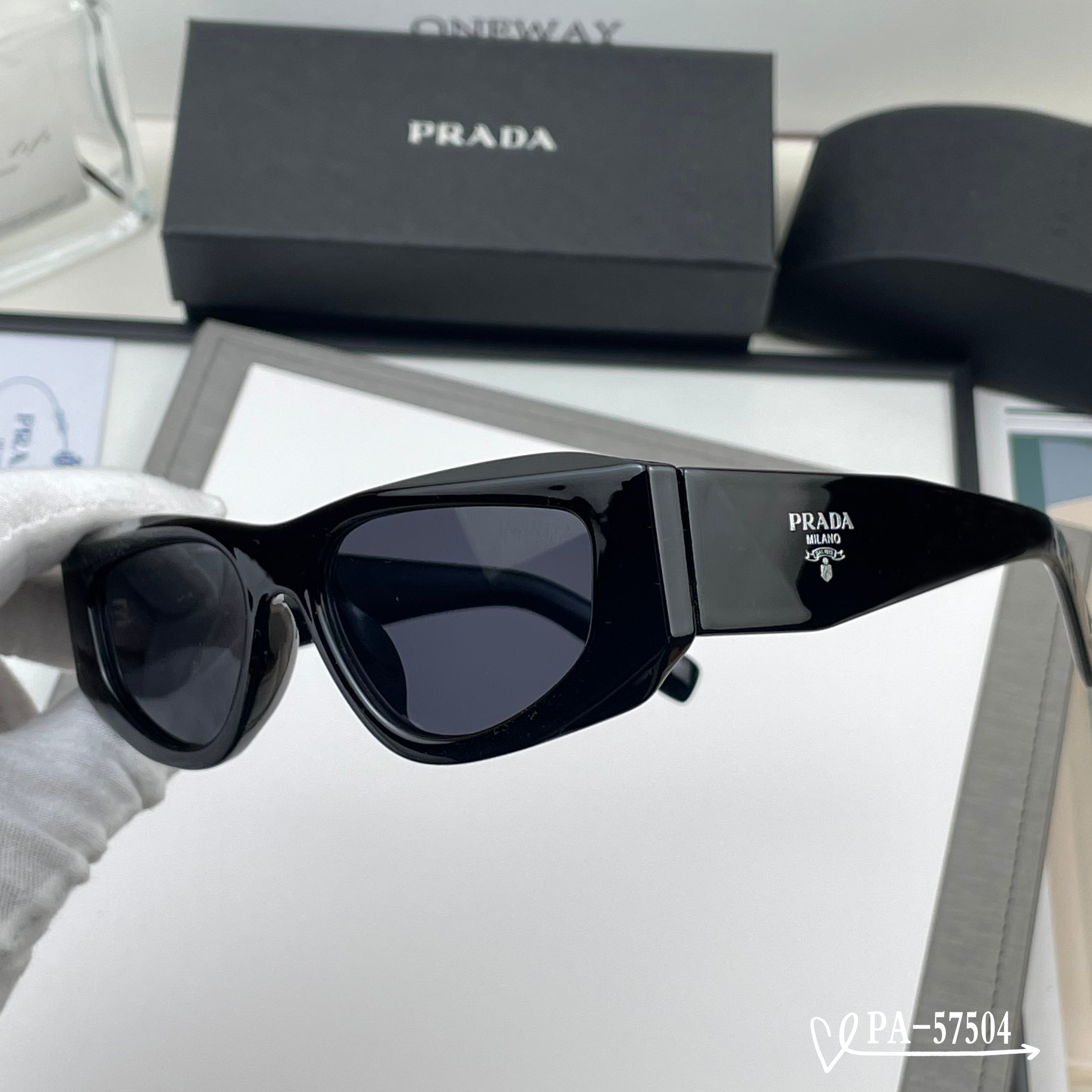 👓.【PRADA-普拉达】 🕶.【宝丽来树脂镜片】 ⭐️.【TR镜架轻便佩戴舒适】 🌟.【size：65