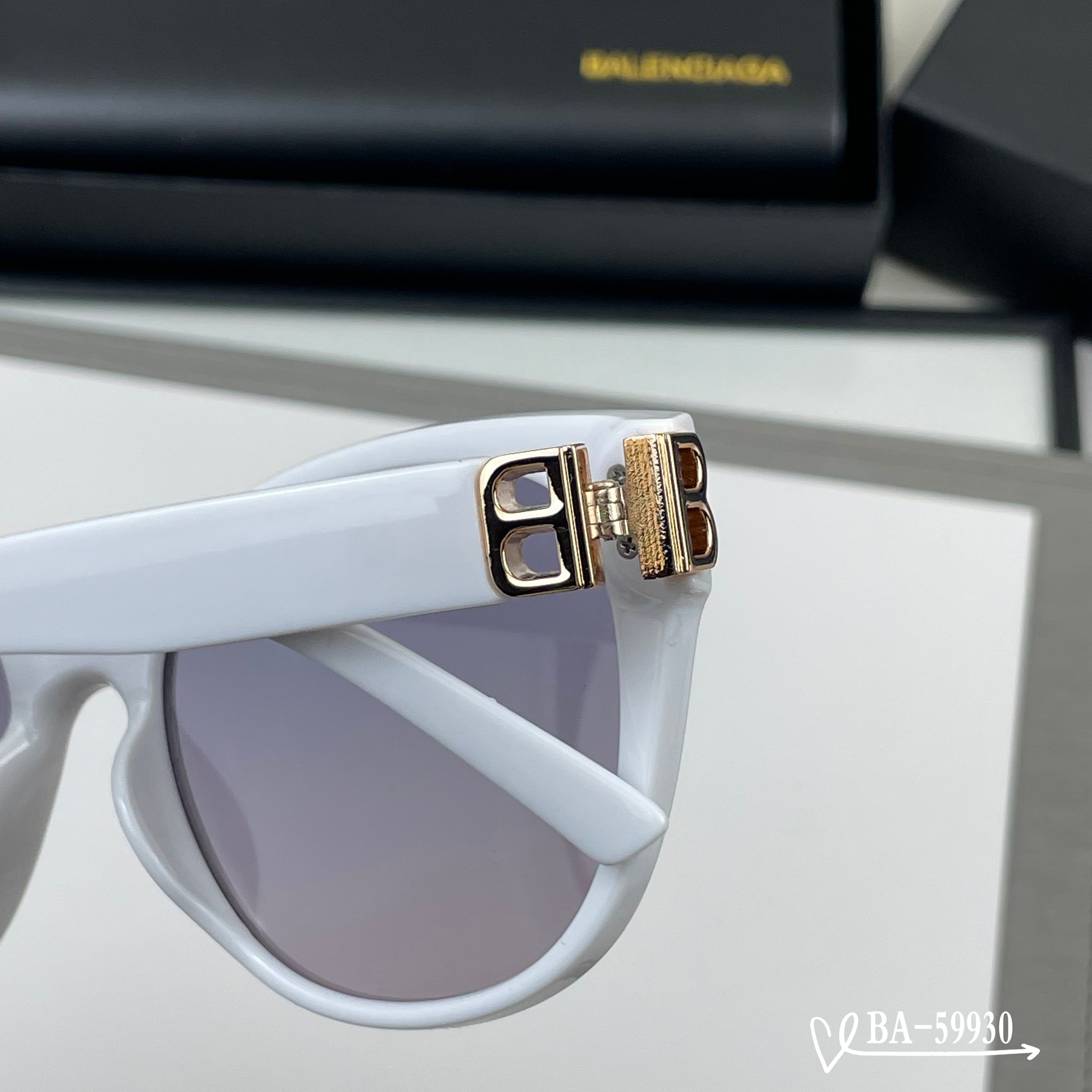 👓.【巴黎世家-Balenciaga】 🕶.【宝丽来树脂镜片】 ⭐️.【TR镜架轻便佩戴舒适】 🌟.【s