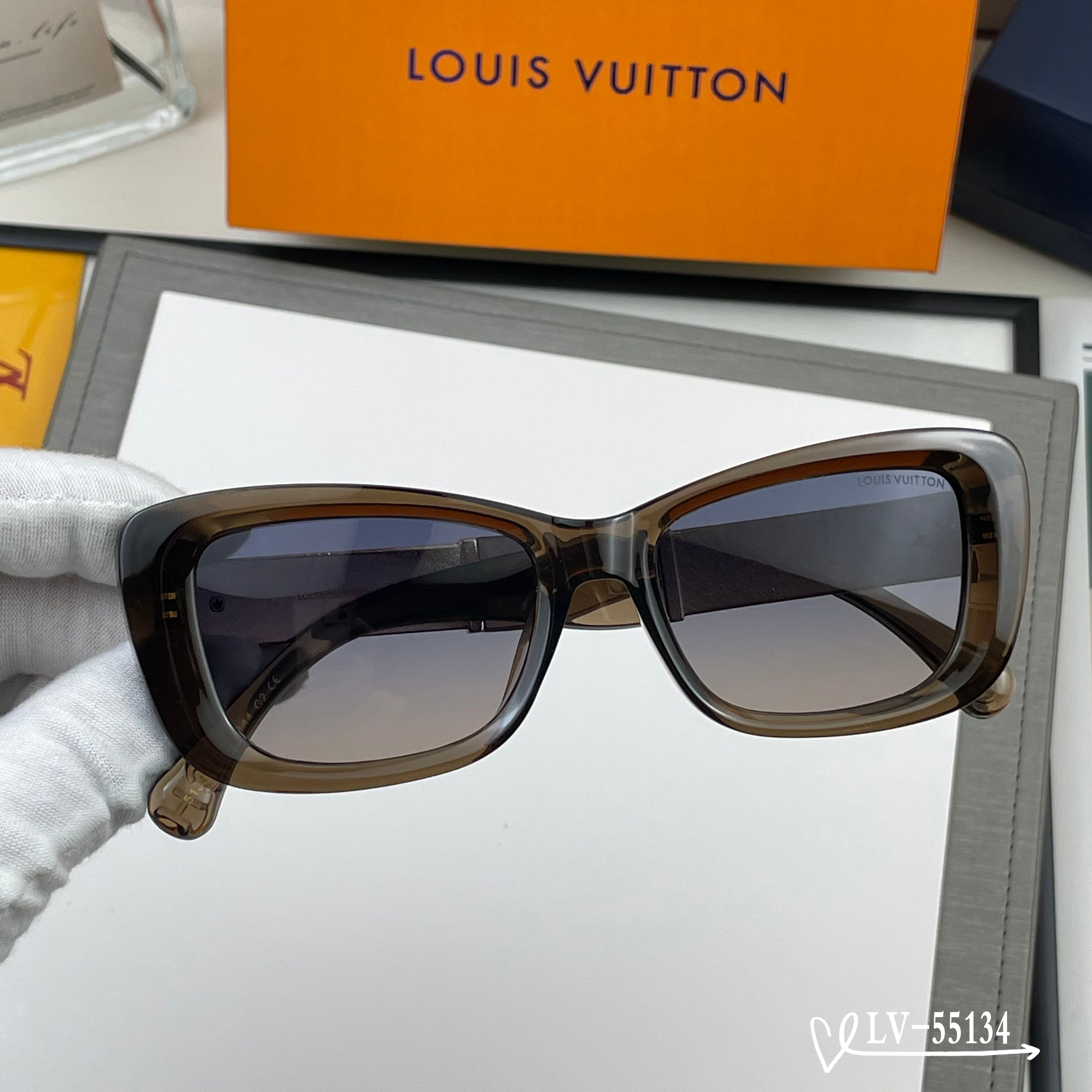 👓.【路易威登-LV】 🕶.【宝丽来树脂镜片】 ⭐️.【TR镜架轻便佩戴舒适】 🌟.【size：65-1