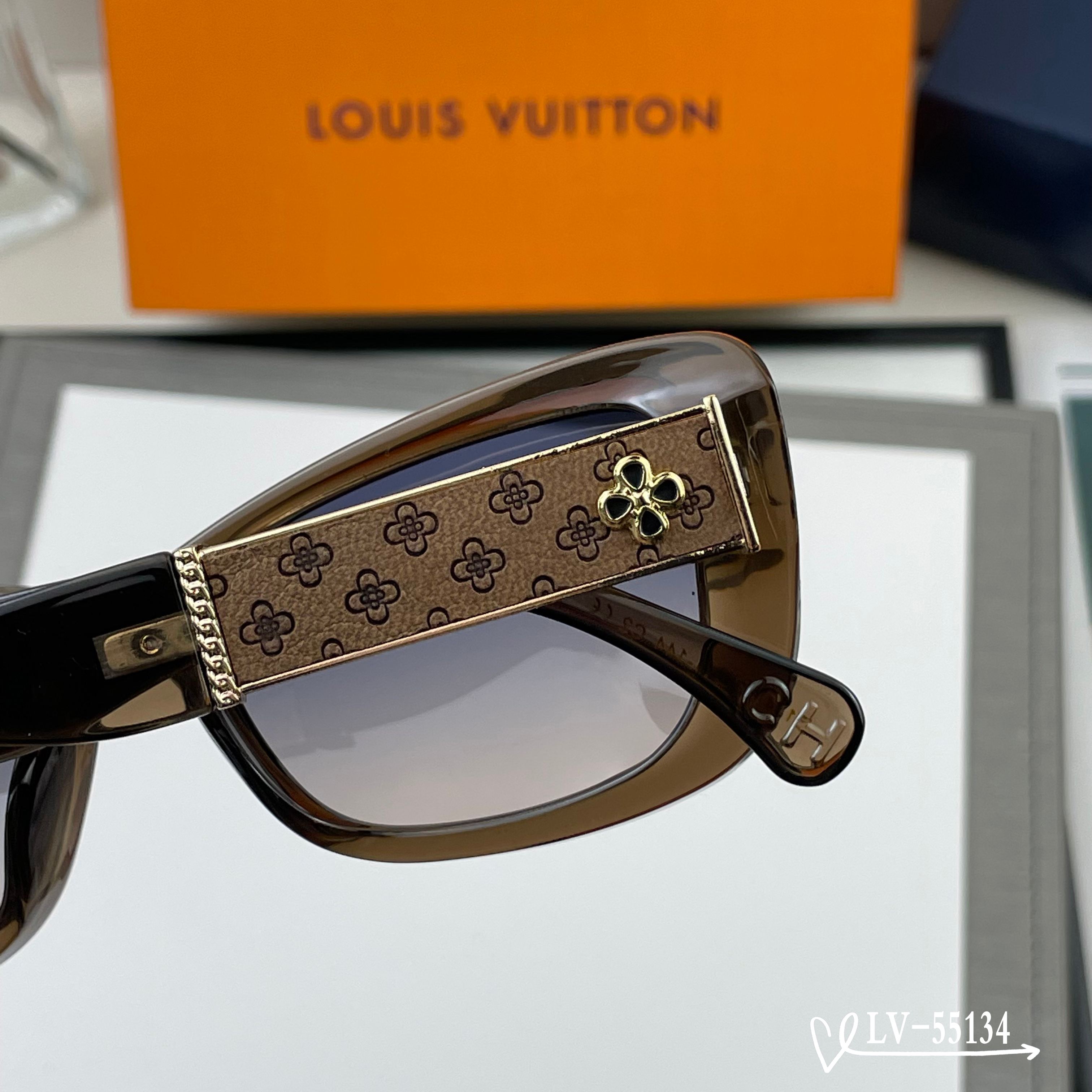 👓.【路易威登-LV】 🕶.【宝丽来树脂镜片】 ⭐️.【TR镜架轻便佩戴舒适】 🌟.【size：65-1
