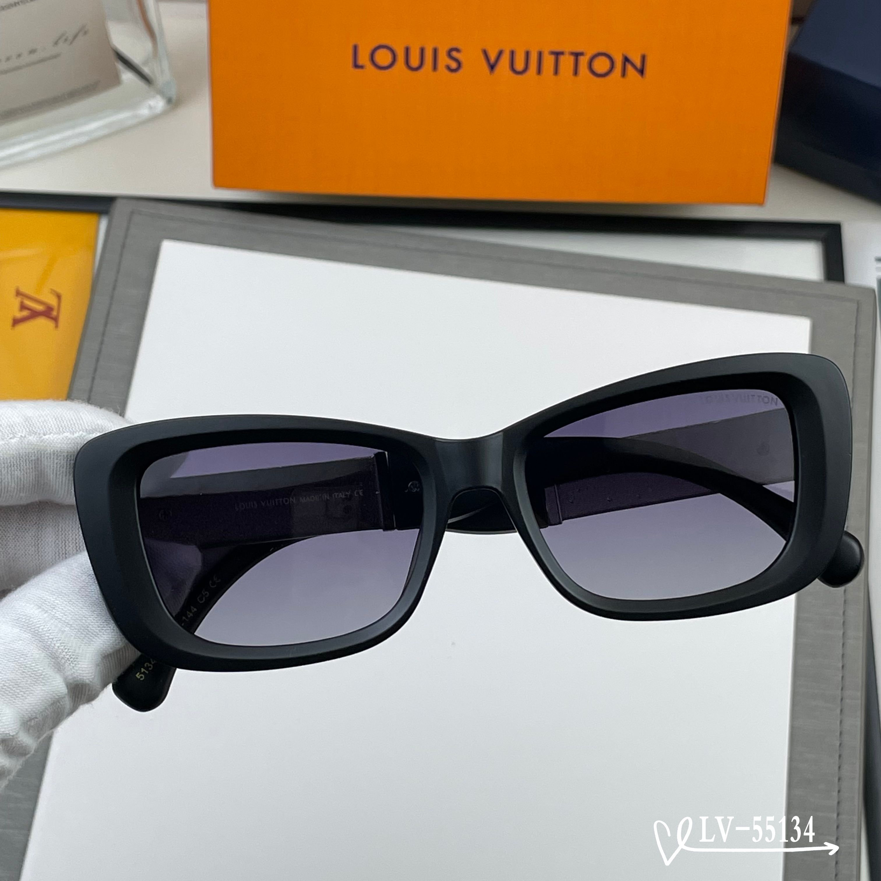 👓.【路易威登-LV】 🕶.【宝丽来树脂镜片】 ⭐️.【TR镜架轻便佩戴舒适】 🌟.【size：65-1
