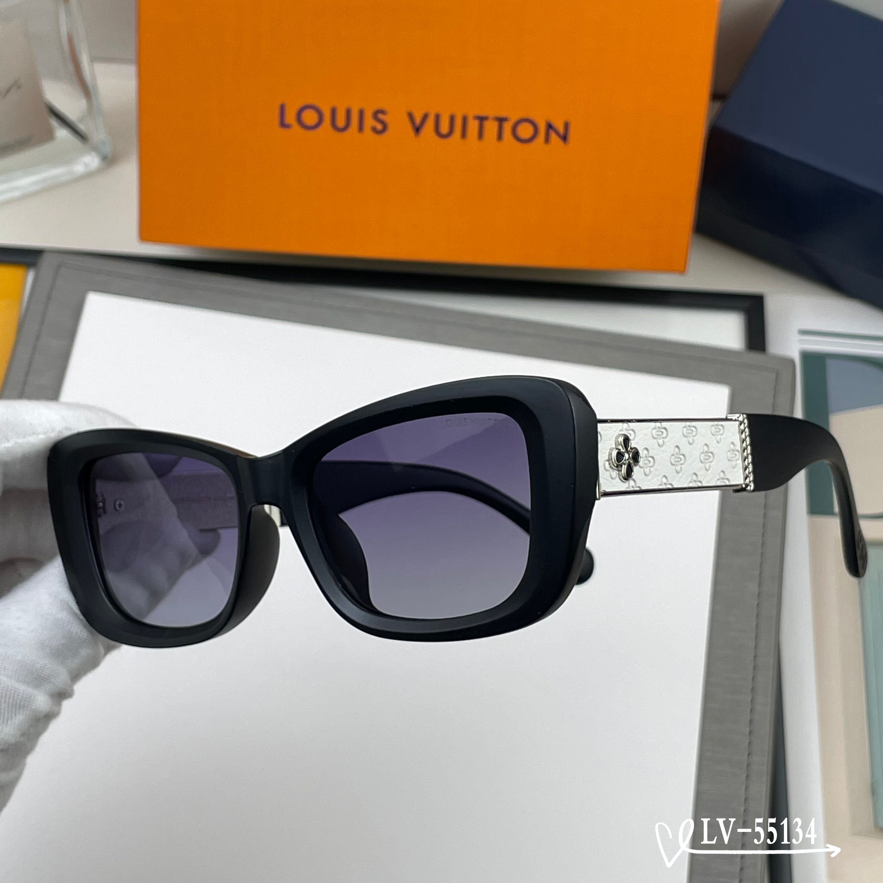 👓.【路易威登-LV】 🕶.【宝丽来树脂镜片】 ⭐️.【TR镜架轻便佩戴舒适】 🌟.【size：65-1