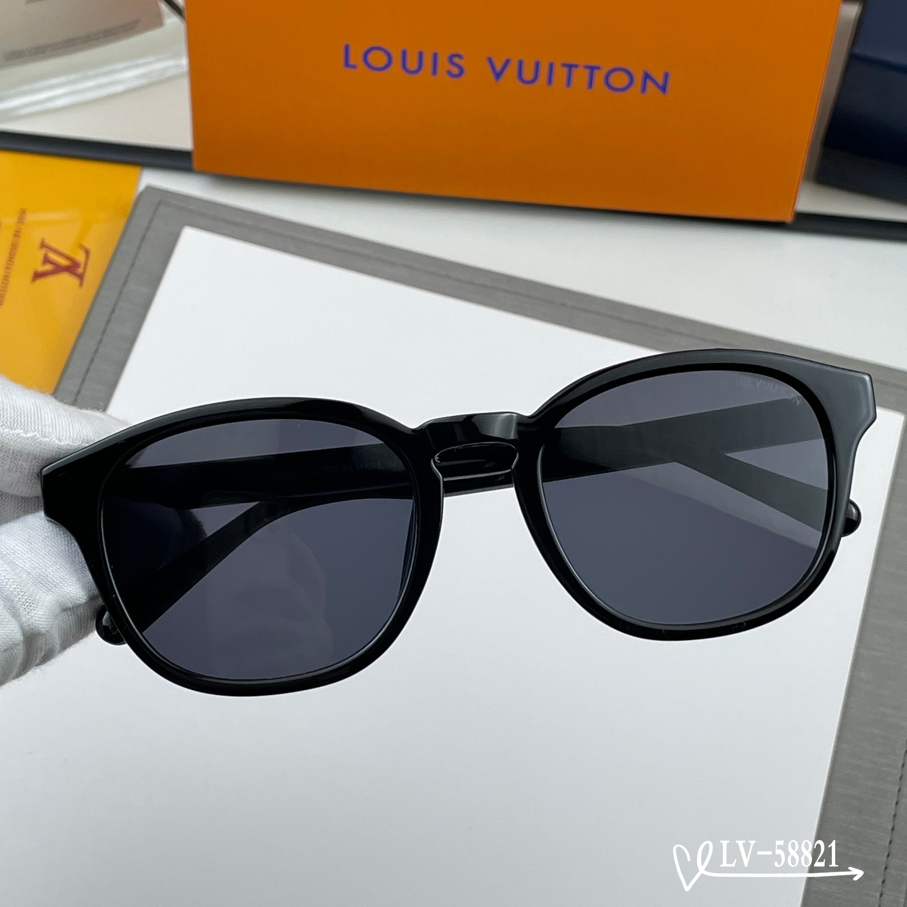 👓.【路易威登-LV】 🕶.【宝丽来树脂镜片】 ⭐️.【TR镜架轻便佩戴舒适】 🌟.【size：65-1