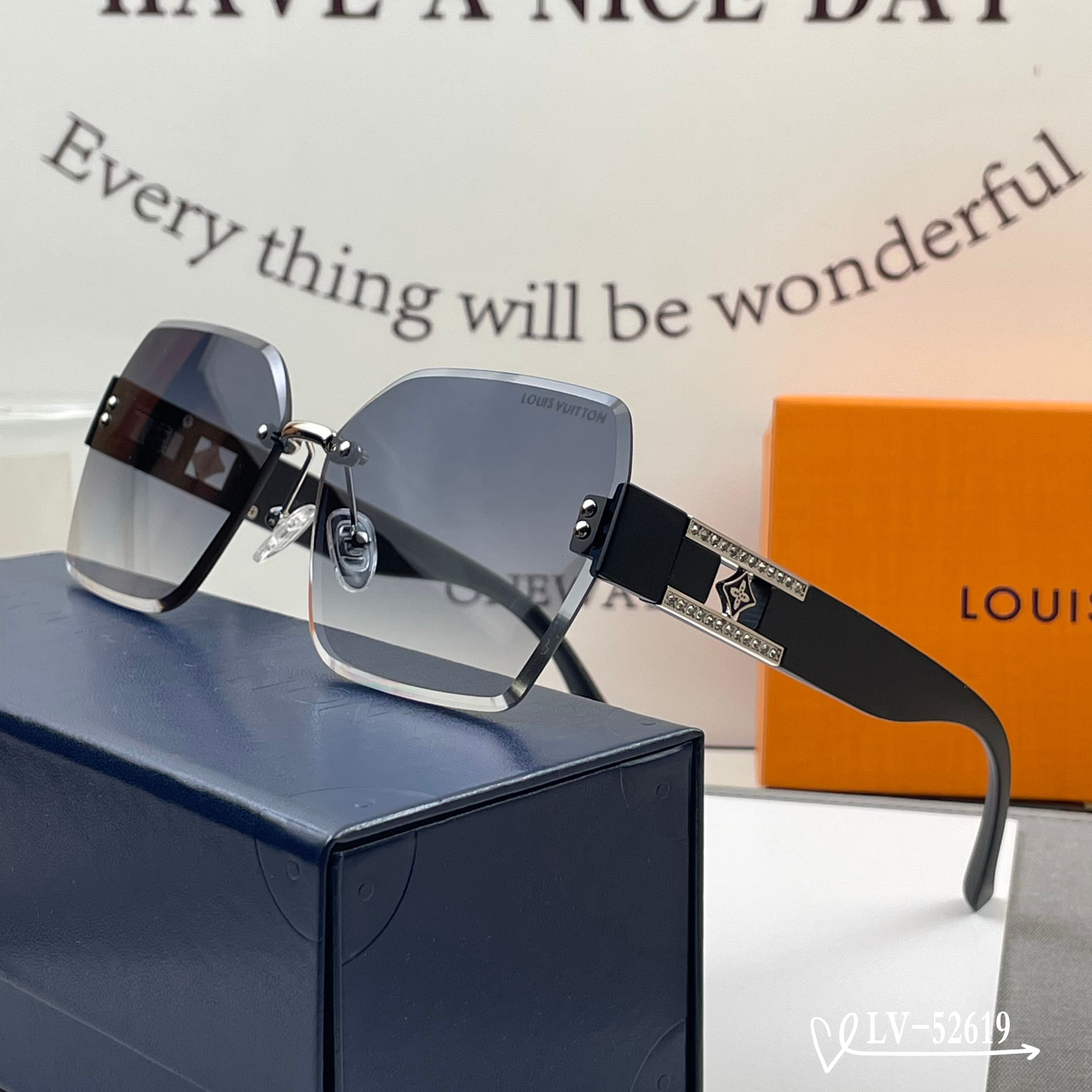 👓.【路易威登-LV】 🕶.【宝丽来树脂镜片】 ⭐️.【TR镜架轻便佩戴舒适】 🌟.【size：65-1