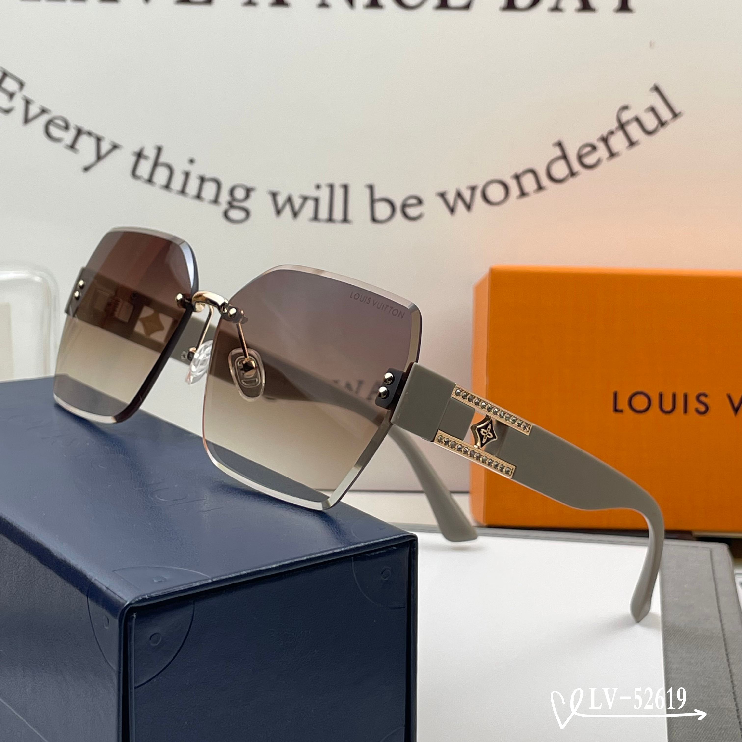 👓.【路易威登-LV】 🕶.【宝丽来树脂镜片】 ⭐️.【TR镜架轻便佩戴舒适】 🌟.【size：65-1