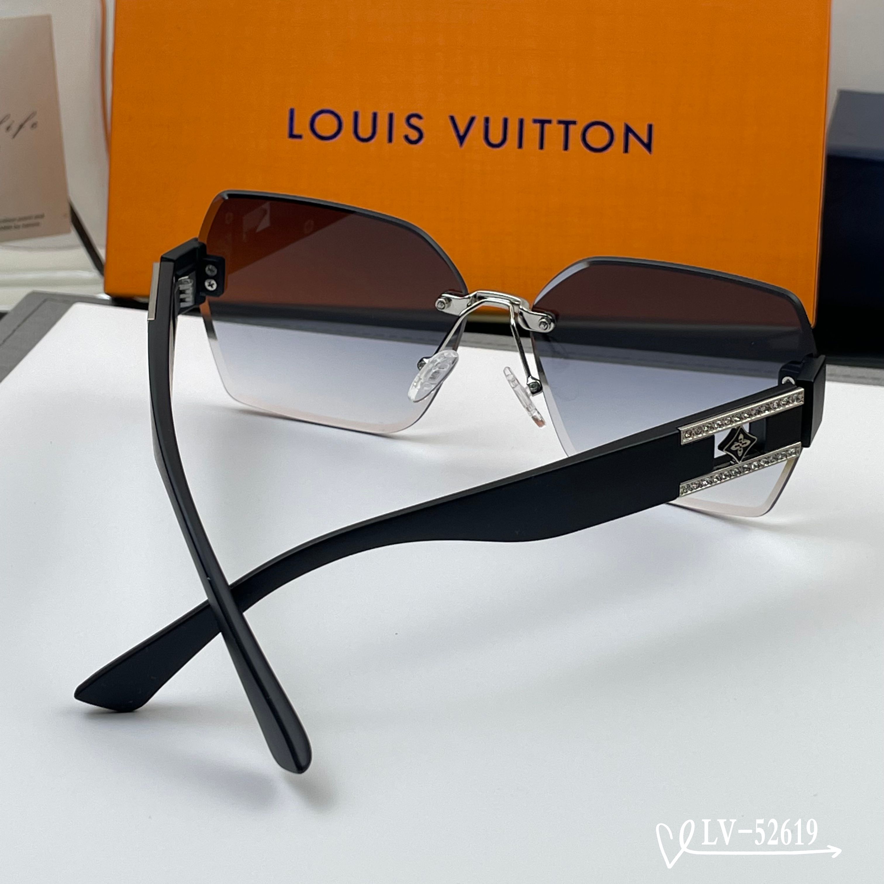 👓.【路易威登-LV】 🕶.【宝丽来树脂镜片】 ⭐️.【TR镜架轻便佩戴舒适】 🌟.【size：65-1
