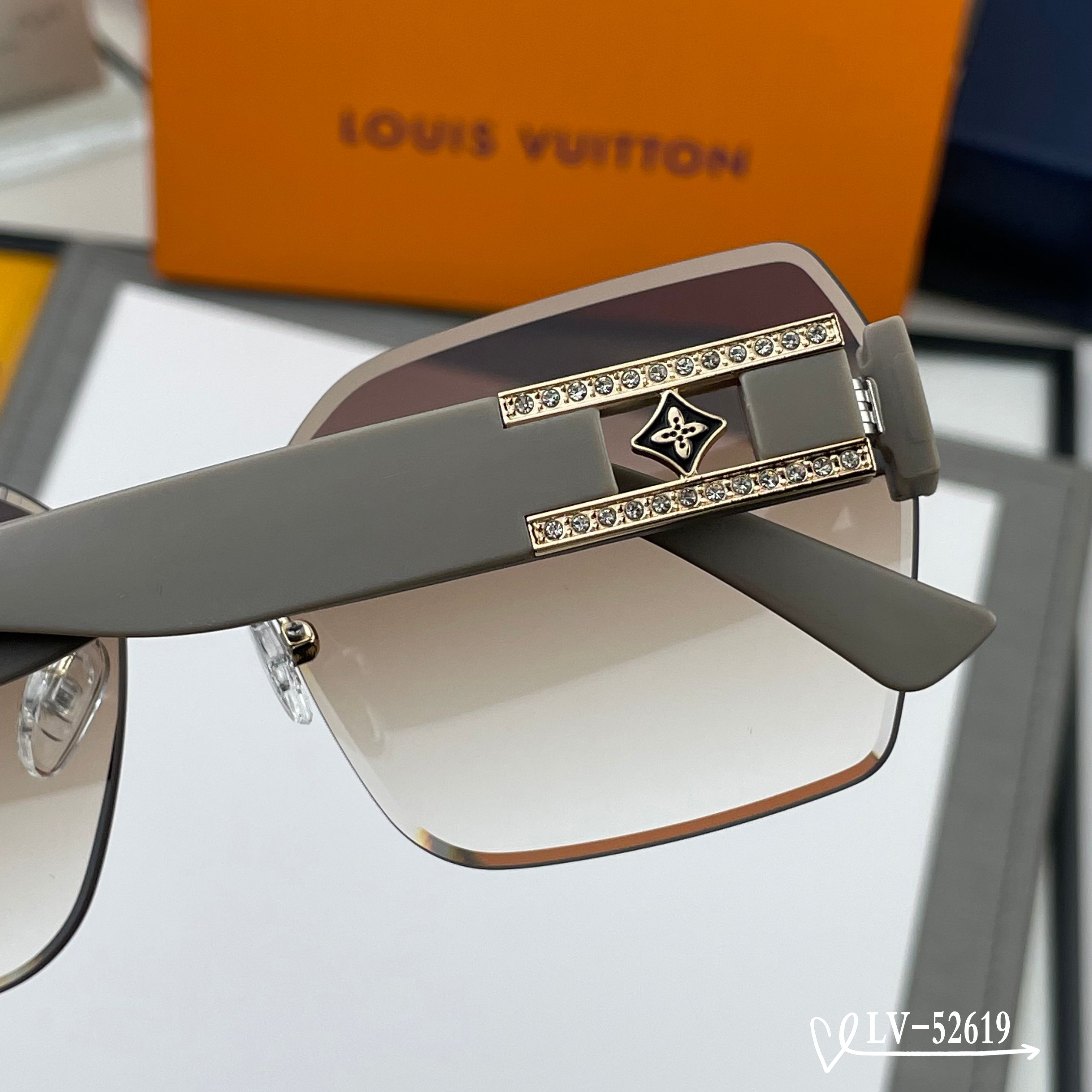 👓.【路易威登-LV】 🕶.【宝丽来树脂镜片】 ⭐️.【TR镜架轻便佩戴舒适】 🌟.【size：65-1