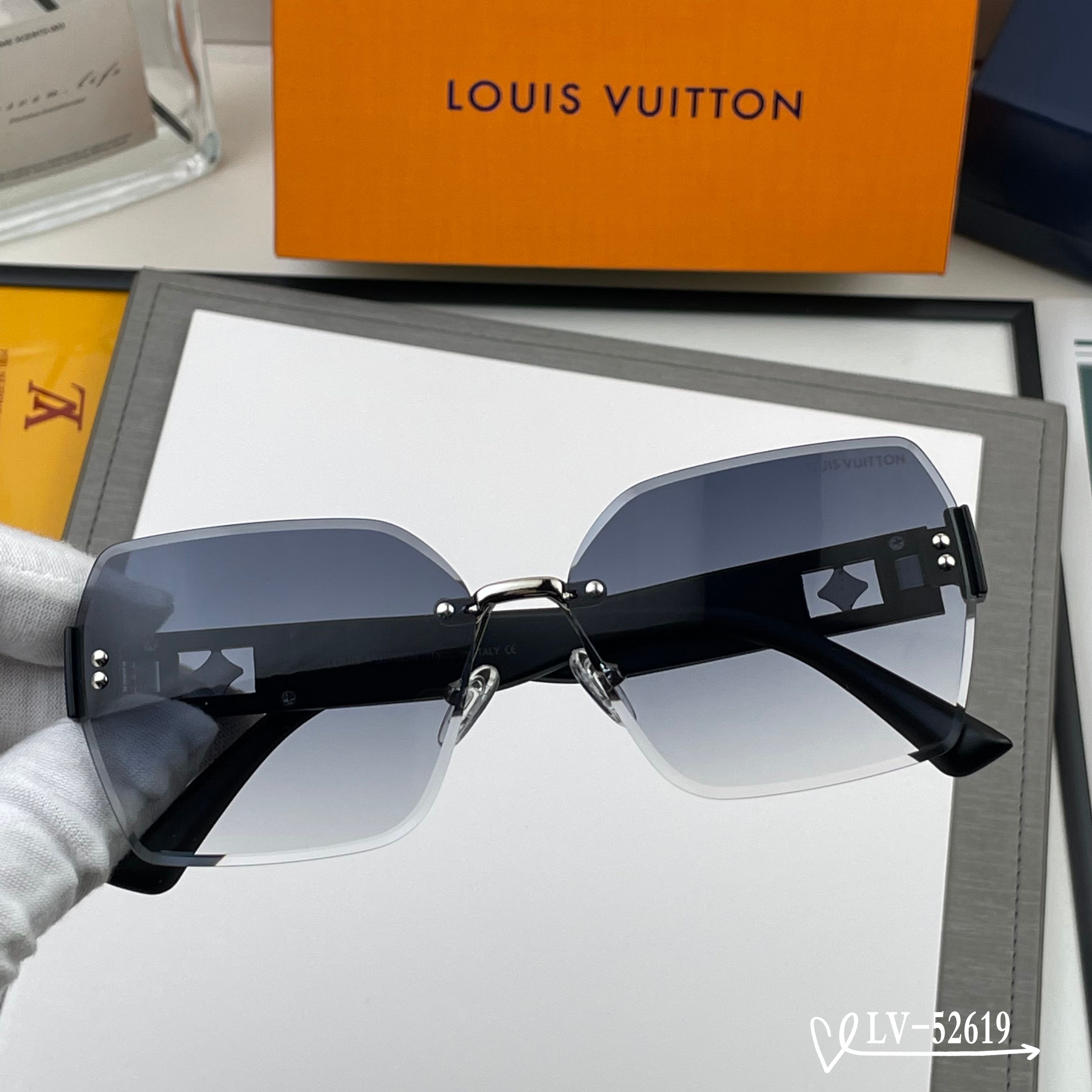 👓.【路易威登-LV】 🕶.【宝丽来树脂镜片】 ⭐️.【TR镜架轻便佩戴舒适】 🌟.【size：65-1
