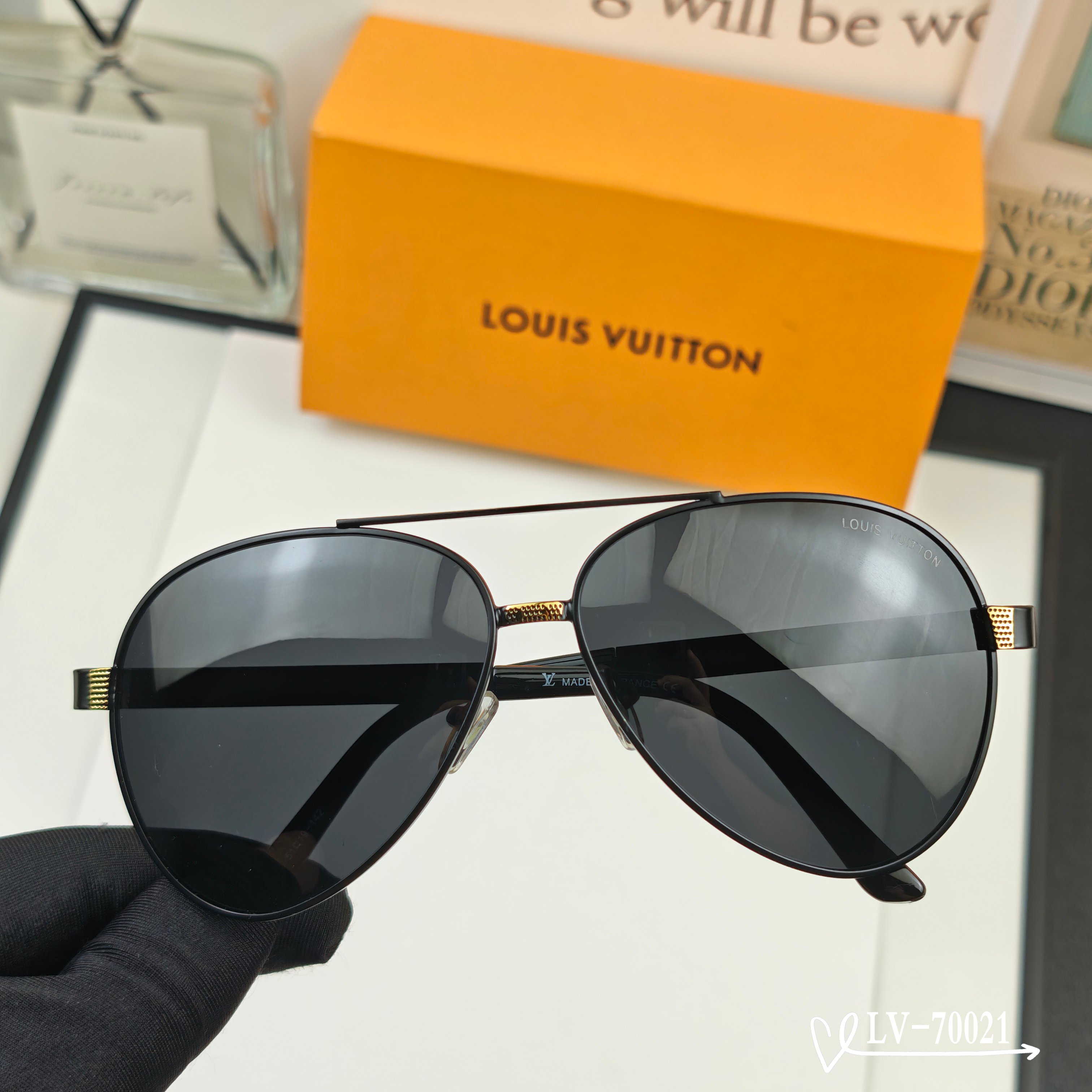 👓.【LV-路易威登】 🕶️.【宝丽来树脂偏光镜片】 ⭐️.【金属镜架轻便佩戴舒适】 🌟.【size 5