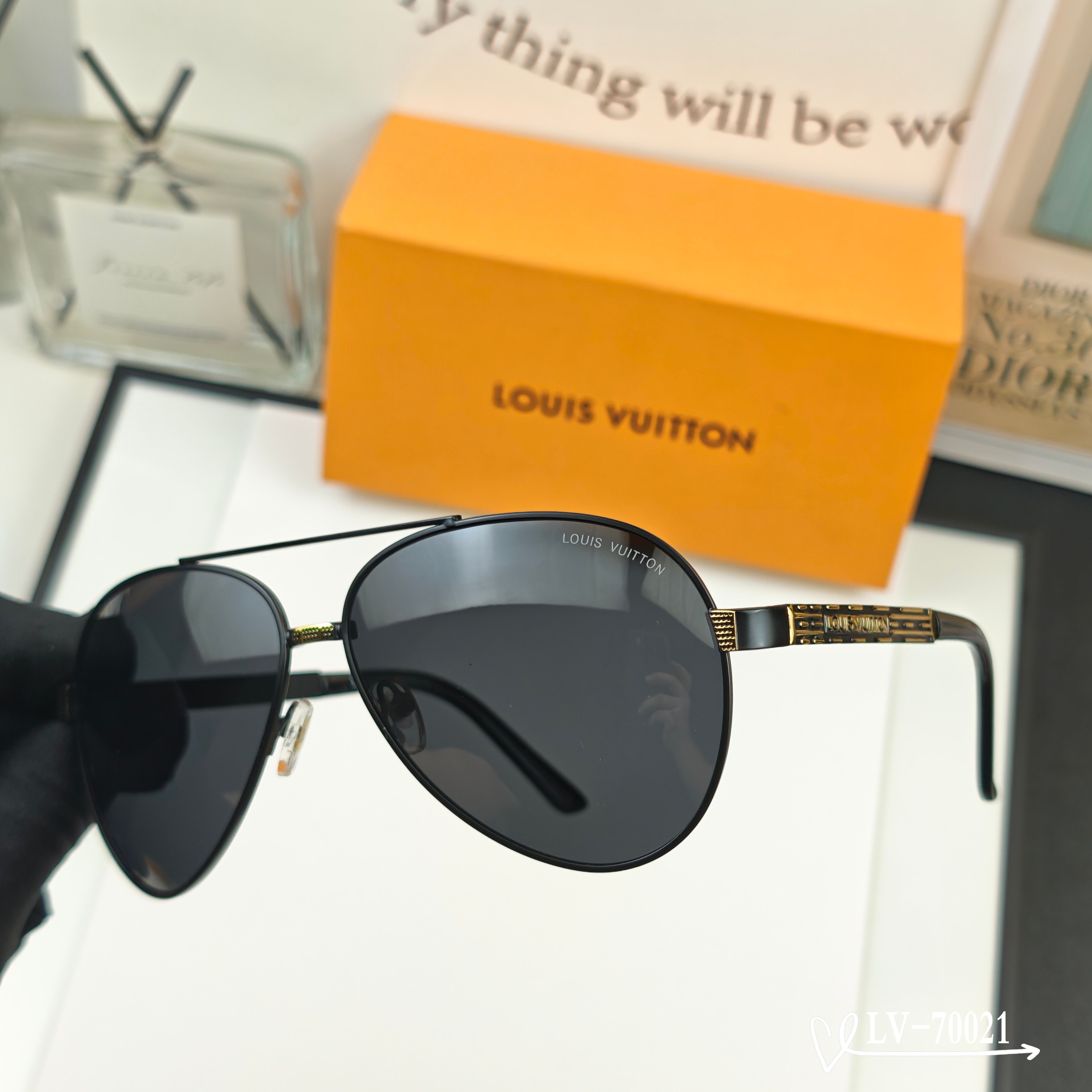 👓.【LV-路易威登】 🕶️.【宝丽来树脂偏光镜片】 ⭐️.【金属镜架轻便佩戴舒适】 🌟.【size 5