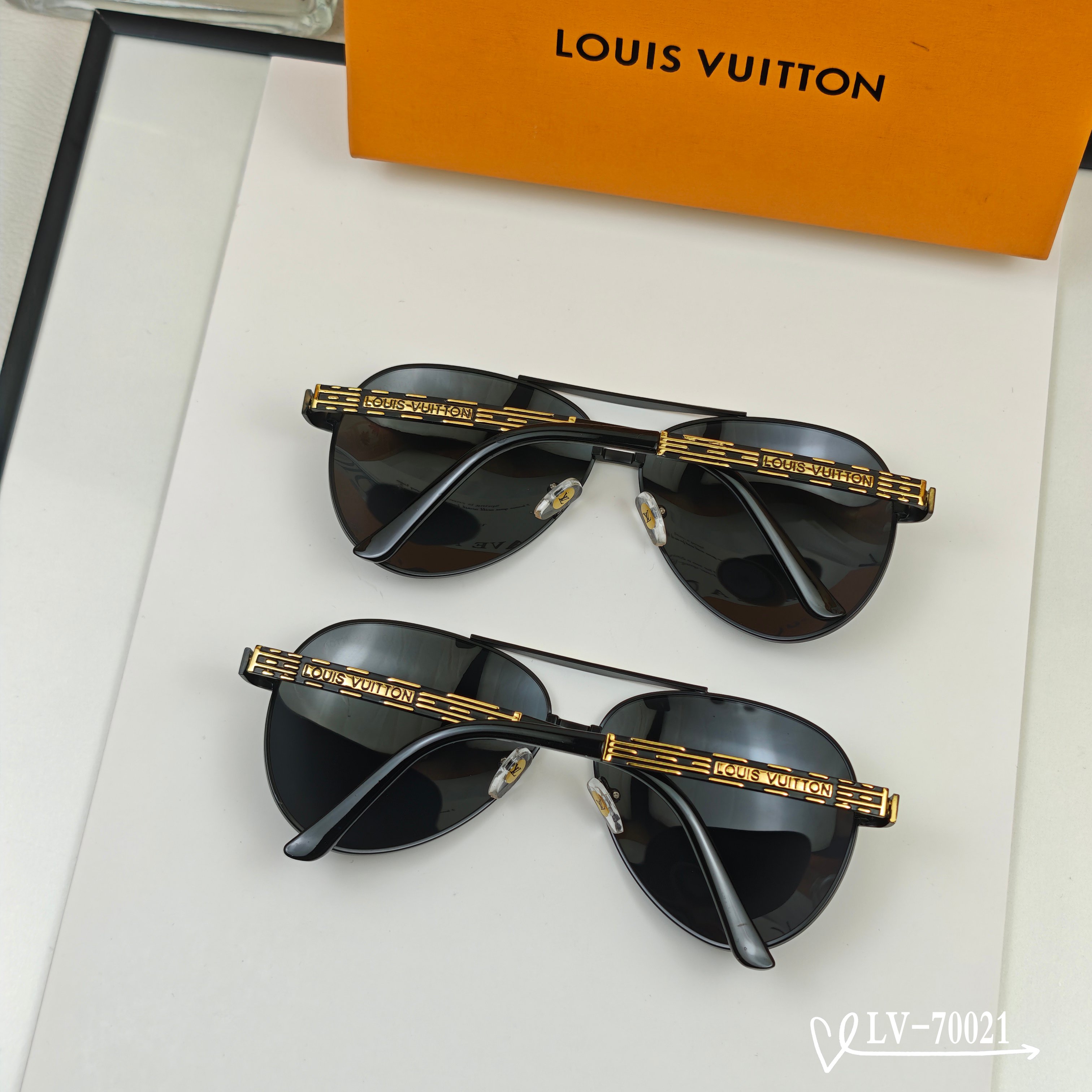 👓.【LV-路易威登】 🕶️.【宝丽来树脂偏光镜片】 ⭐️.【金属镜架轻便佩戴舒适】 🌟.【size 5