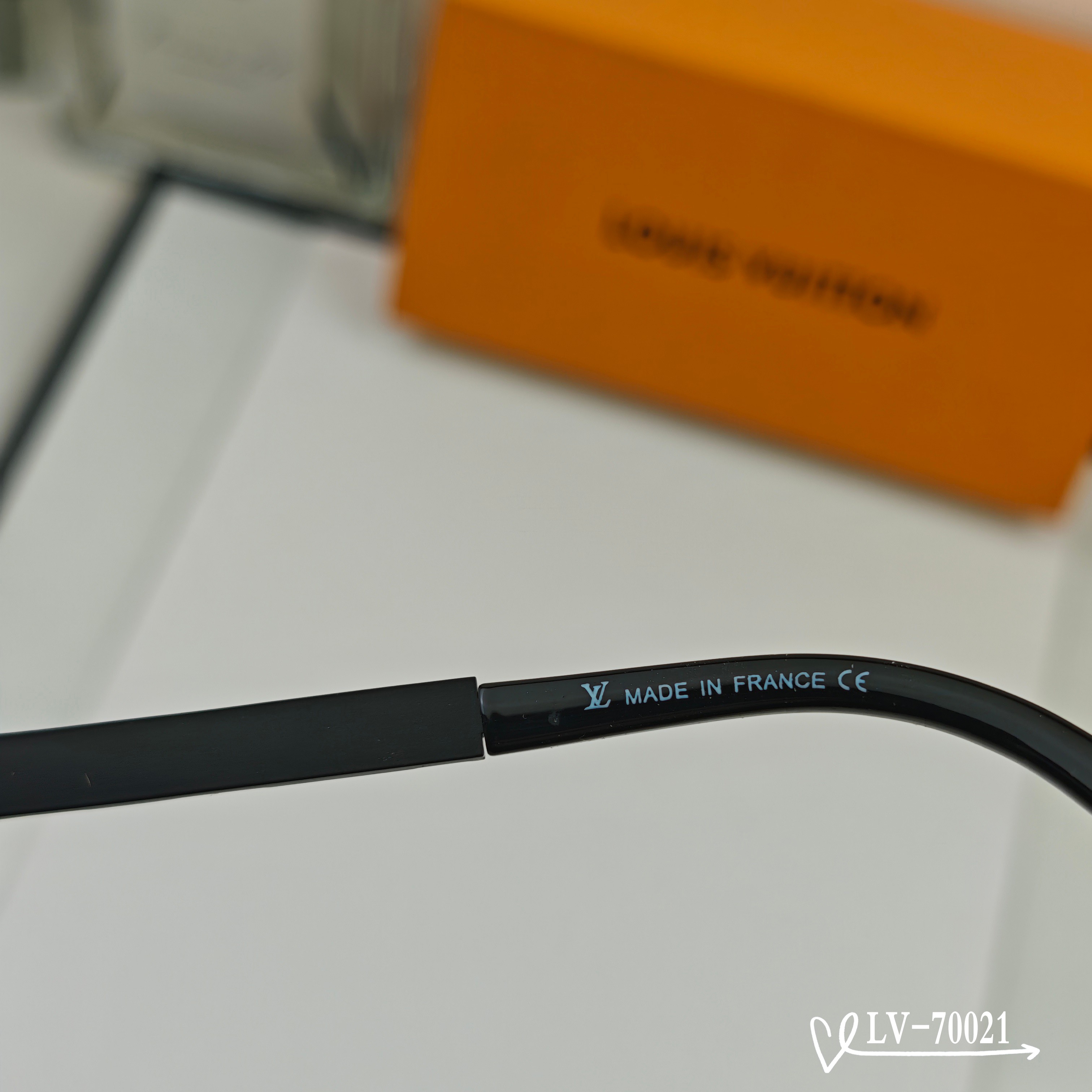 👓.【LV-路易威登】 🕶️.【宝丽来树脂偏光镜片】 ⭐️.【金属镜架轻便佩戴舒适】 🌟.【size 5