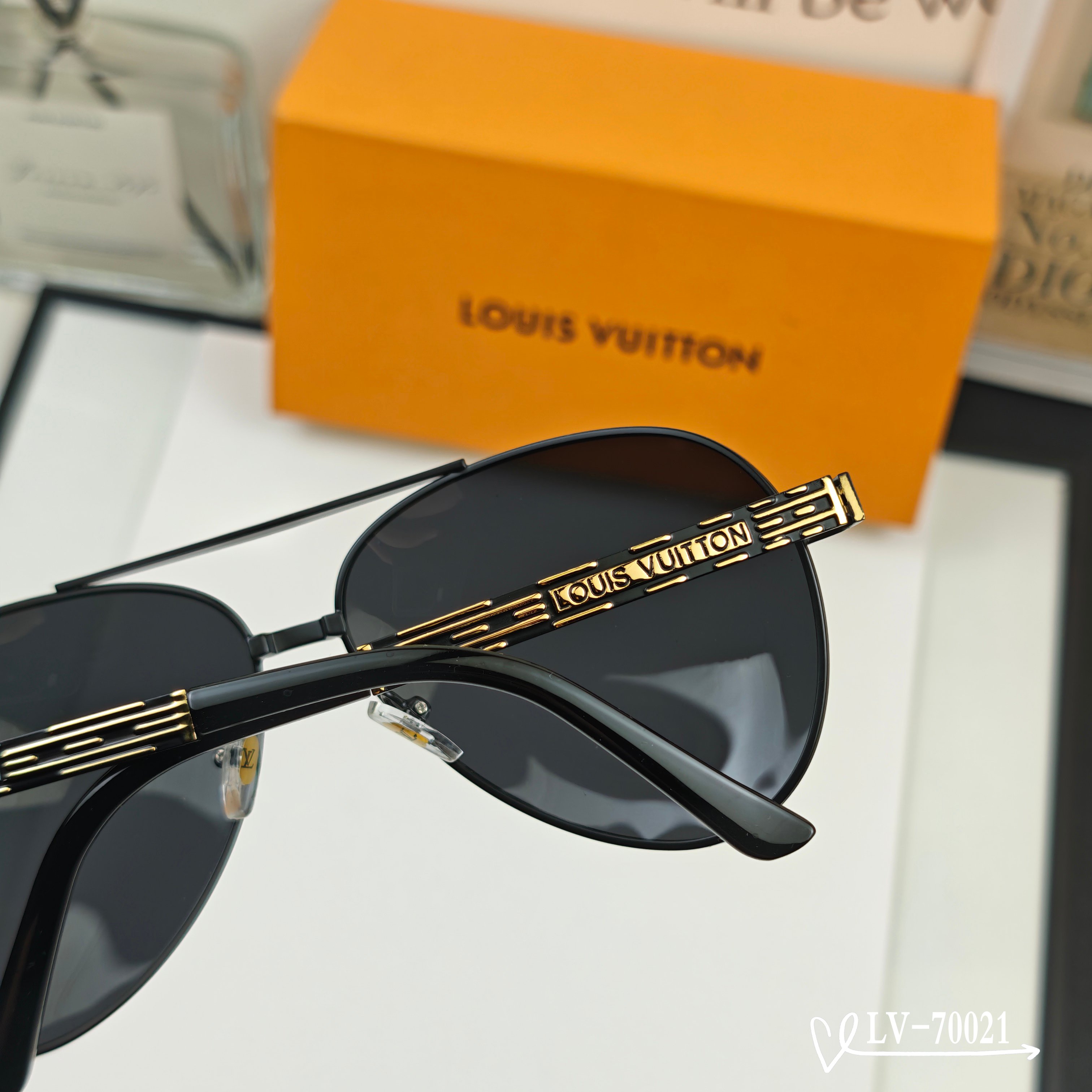 👓.【LV-路易威登】 🕶️.【宝丽来树脂偏光镜片】 ⭐️.【金属镜架轻便佩戴舒适】 🌟.【size 5