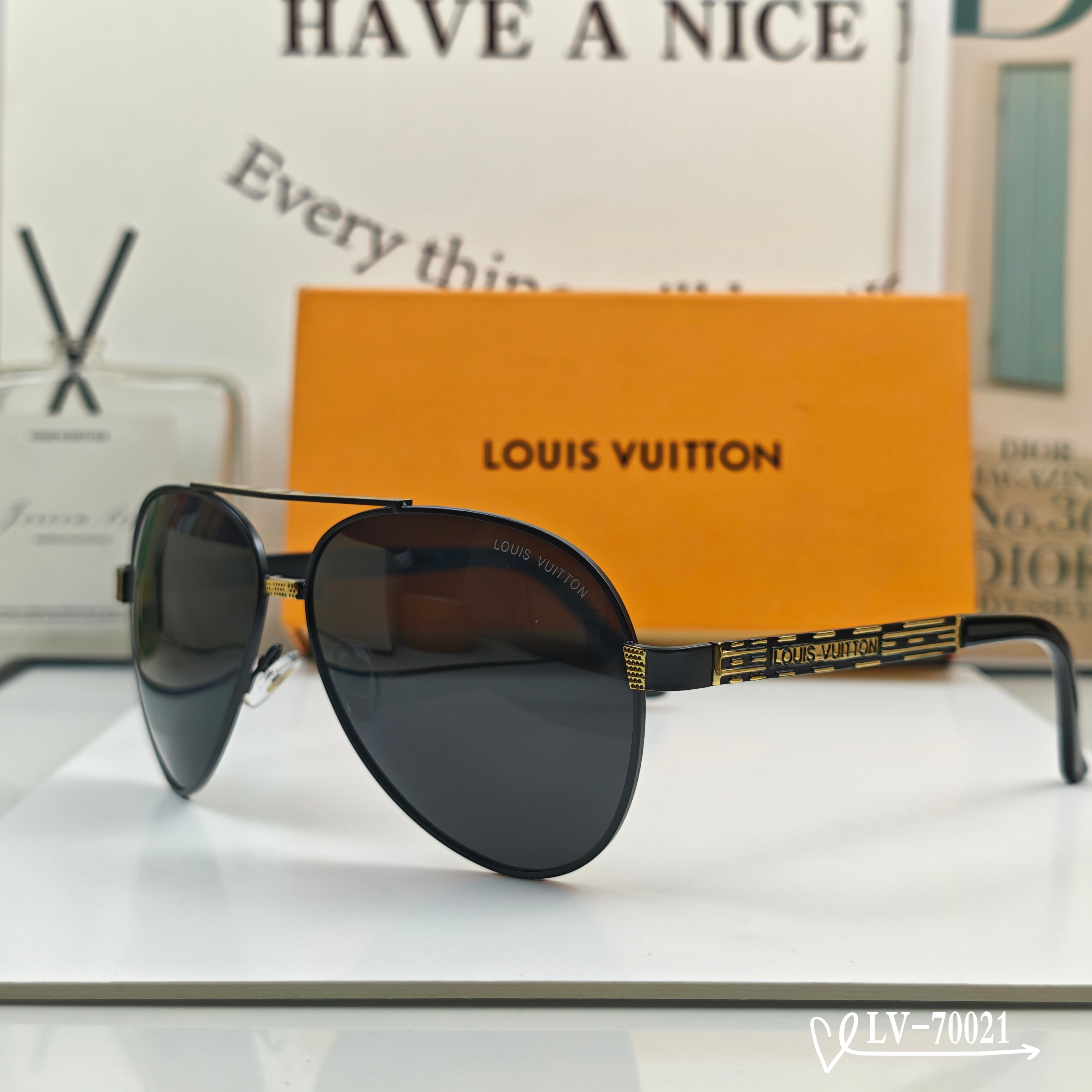 👓.【LV-路易威登】 🕶️.【宝丽来树脂偏光镜片】 ⭐️.【金属镜架轻便佩戴舒适】 🌟.【size 5