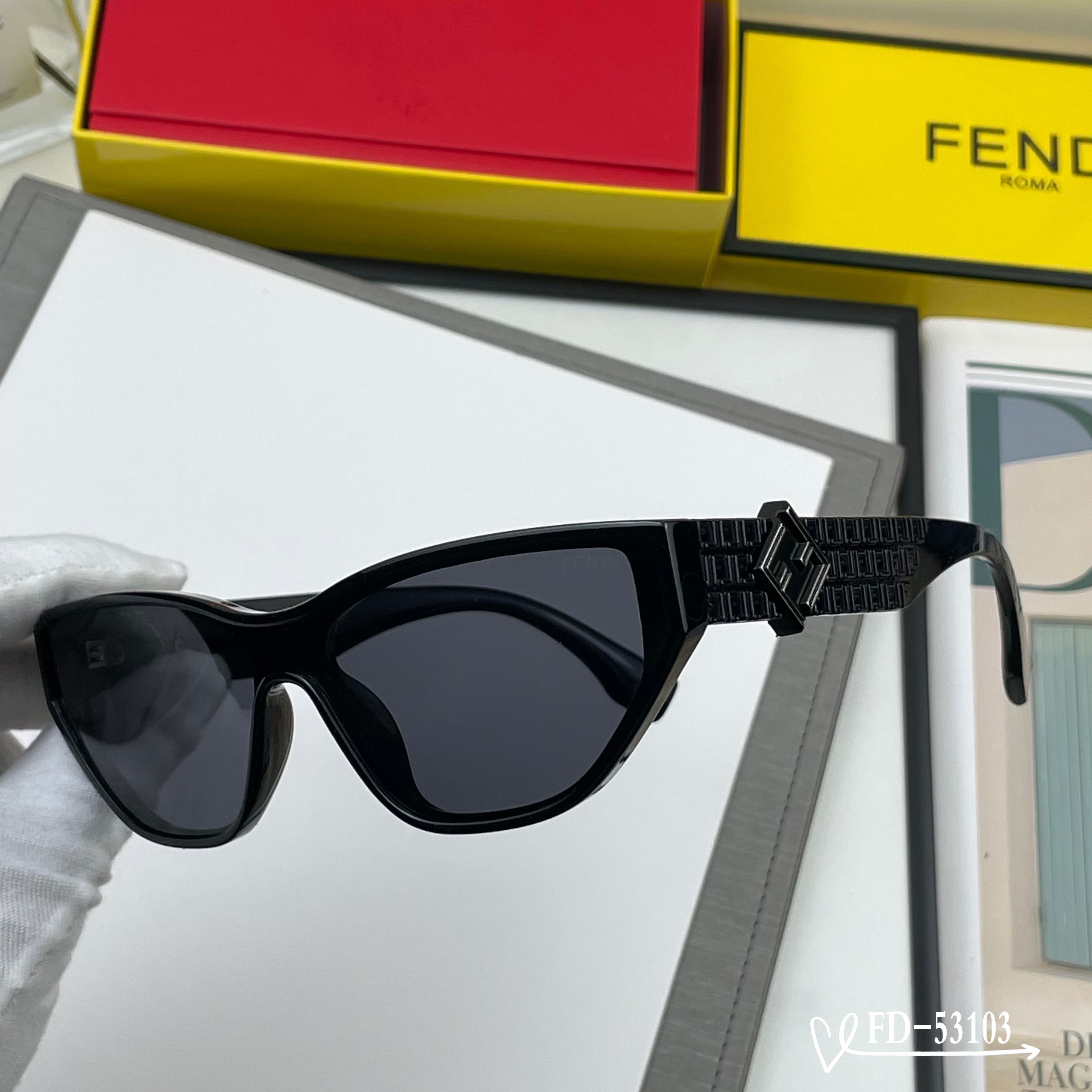👓.【意大利芬迪-FENDI】 🕶.【宝丽来树脂偏光镜片】 ⭐️ .【TR90镜架轻便佩戴舒适】 🌟 .