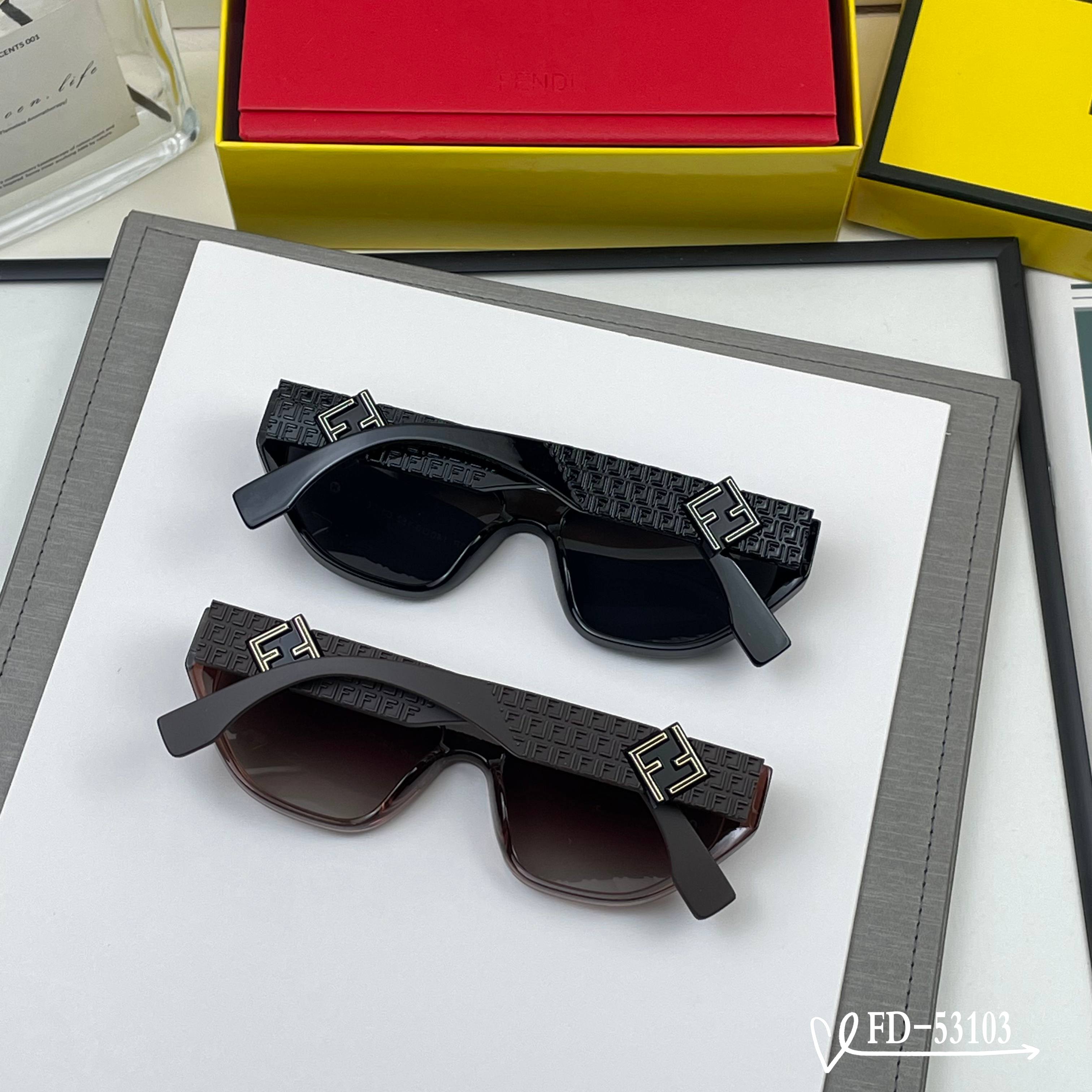 👓.【意大利芬迪-FENDI】 🕶.【宝丽来树脂偏光镜片】 ⭐️ .【TR90镜架轻便佩戴舒适】 🌟 .