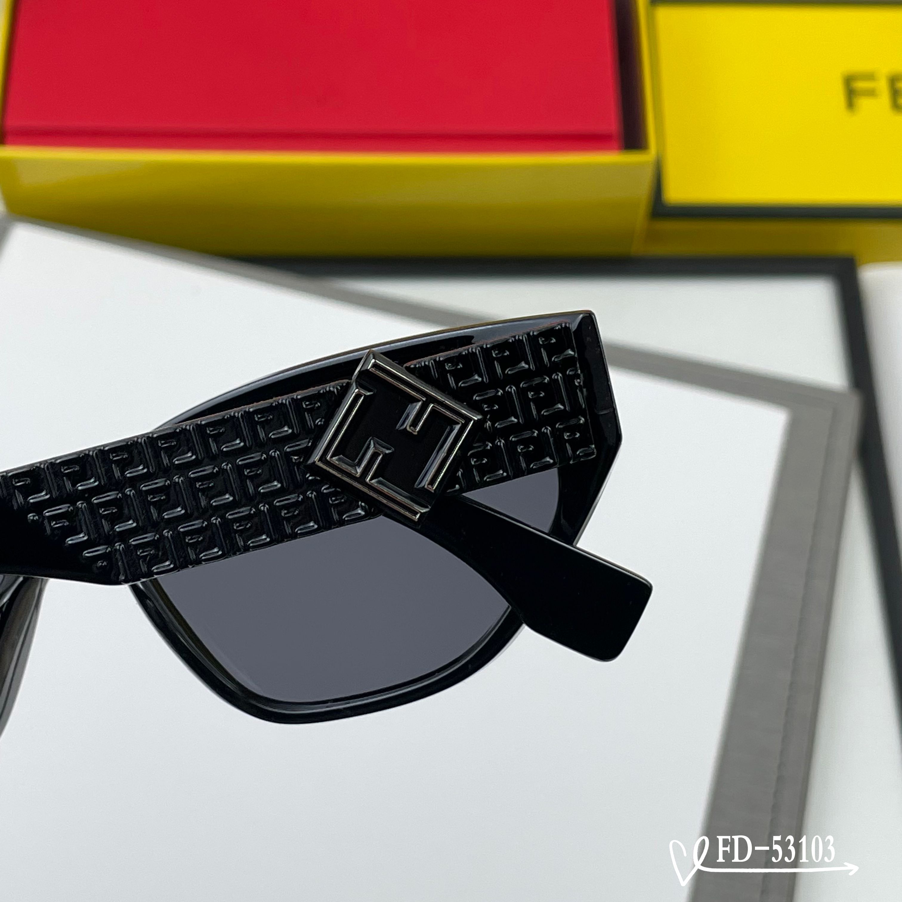 👓.【意大利芬迪-FENDI】 🕶.【宝丽来树脂偏光镜片】 ⭐️ .【TR90镜架轻便佩戴舒适】 🌟 .