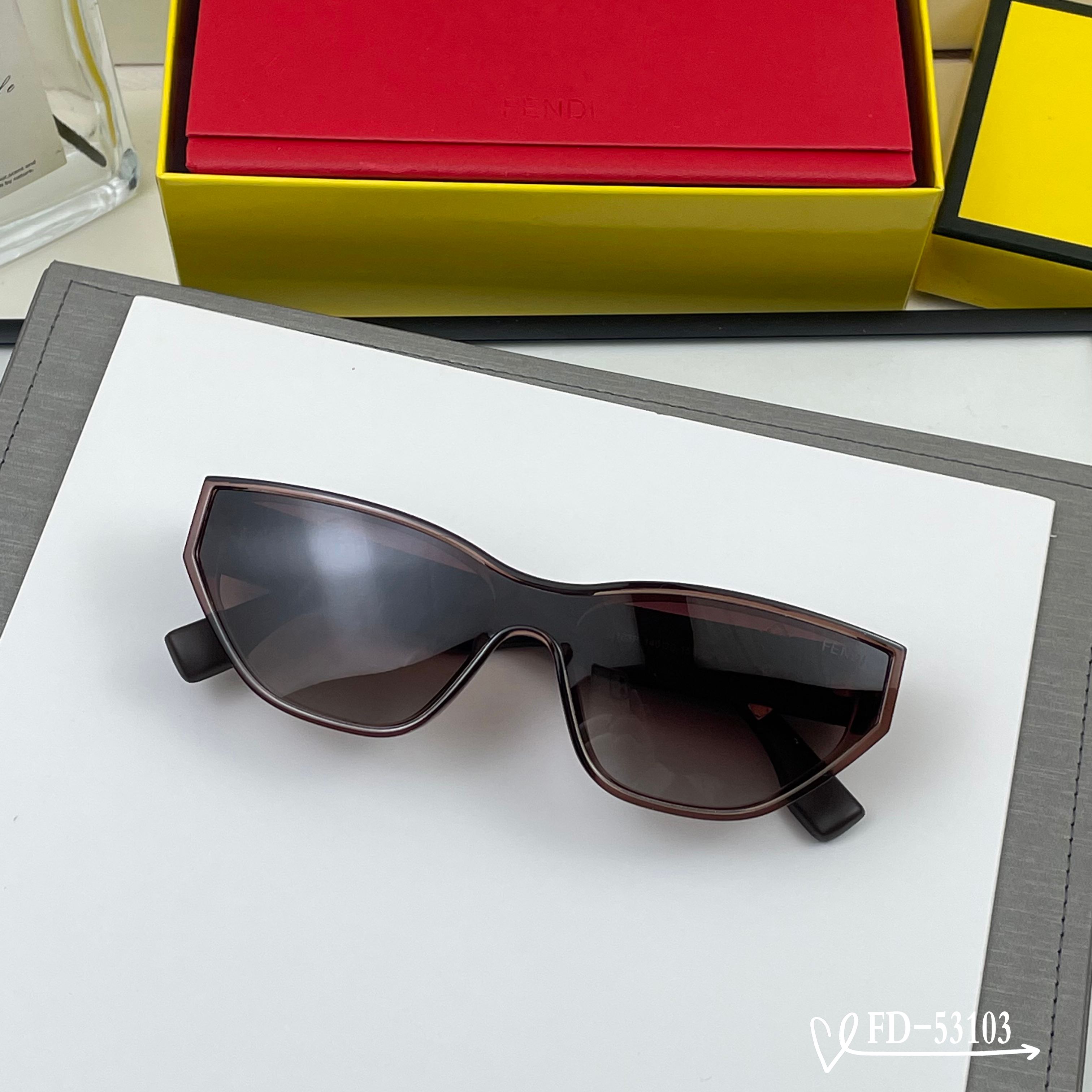 👓.【意大利芬迪-FENDI】 🕶.【宝丽来树脂偏光镜片】 ⭐️ .【TR90镜架轻便佩戴舒适】 🌟 .