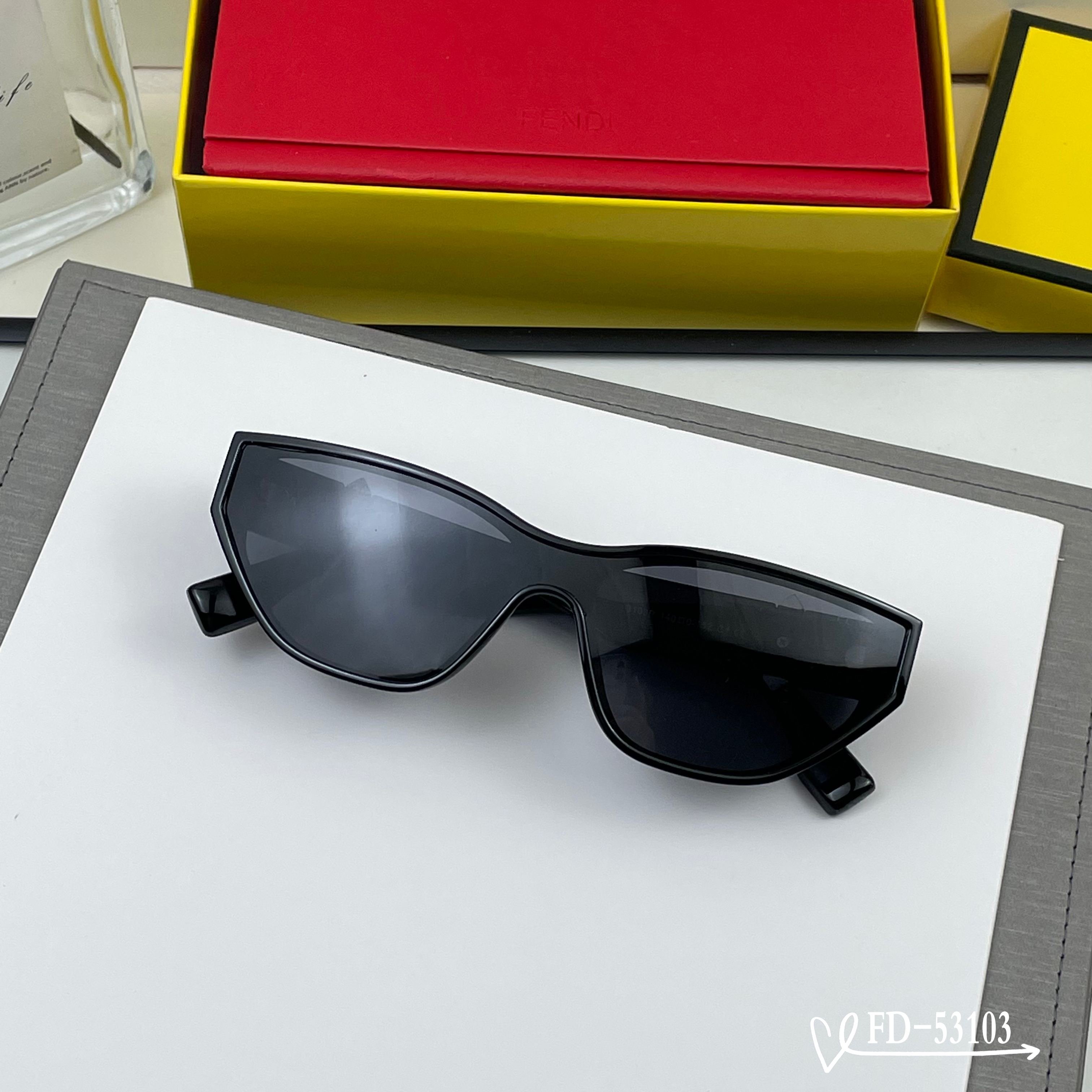 👓.【意大利芬迪-FENDI】 🕶.【宝丽来树脂偏光镜片】 ⭐️ .【TR90镜架轻便佩戴舒适】 🌟 .