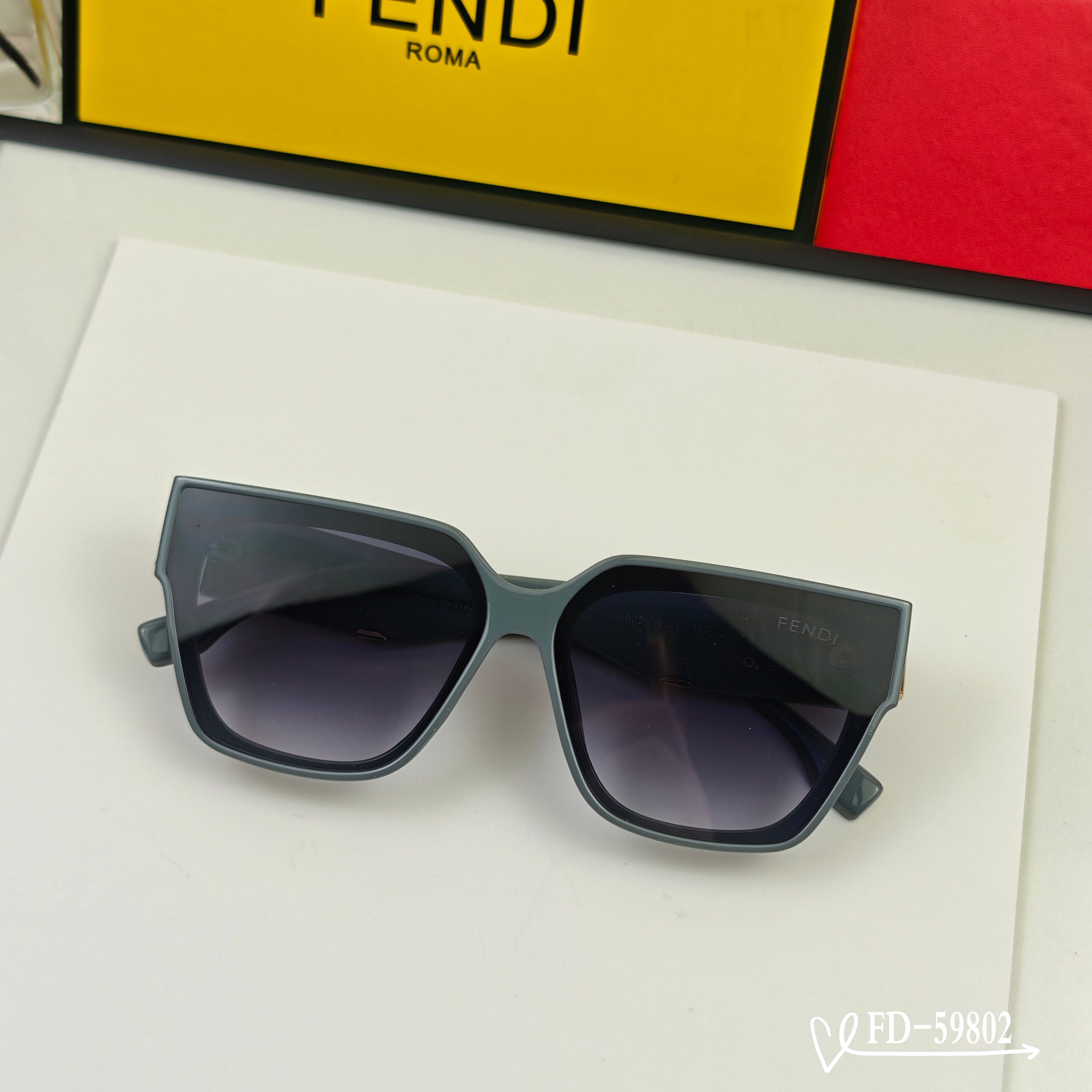 👓.【意大利芬迪-FENDI】 🕶.【宝丽来树脂偏光镜片】 ⭐️ .【TR90镜架轻便佩戴舒适】 🌟 .